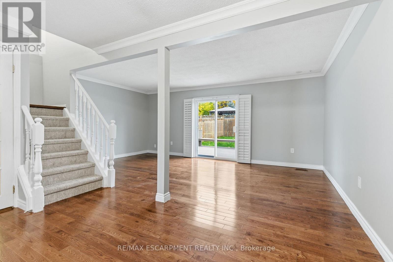 2333 Malcolm Crescent, Burlington, Ontario L7P 4G9 - Photo 9 - W12548466