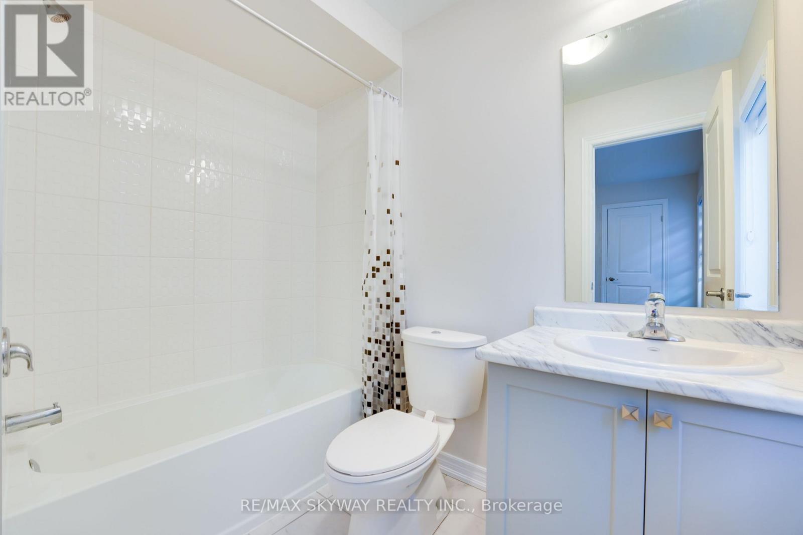 516 Beckview Crescent, Kitchener, Ontario  N2R 0R3 - Photo 38 - X12548444