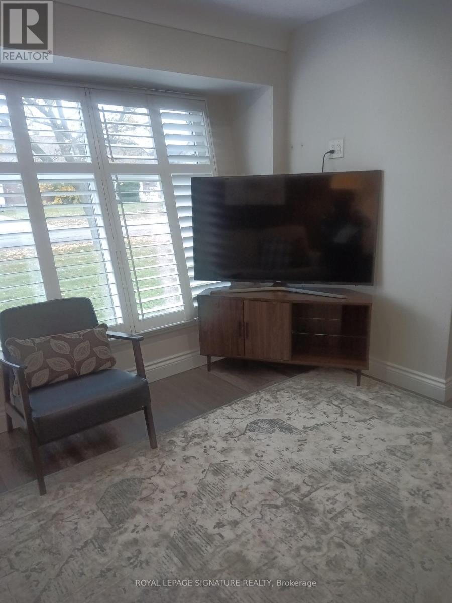 98 Jacobson Avenue W, St. Catharines, Ontario L2T 3A3 - Photo 5 - X12548452