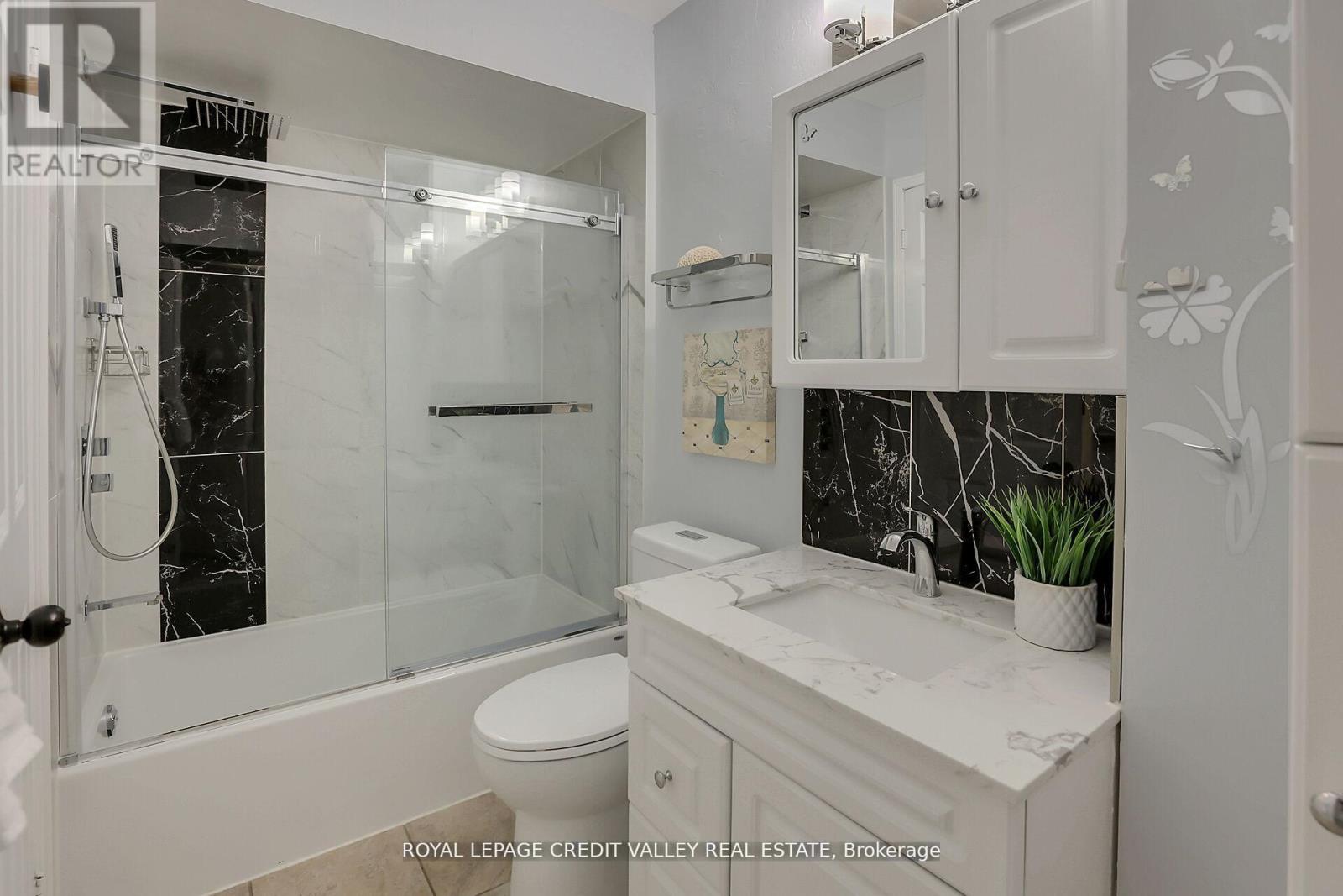 11 Jefferson Court W, Welland, Ontario  L3C 7G5 - Photo 10 - X12548484