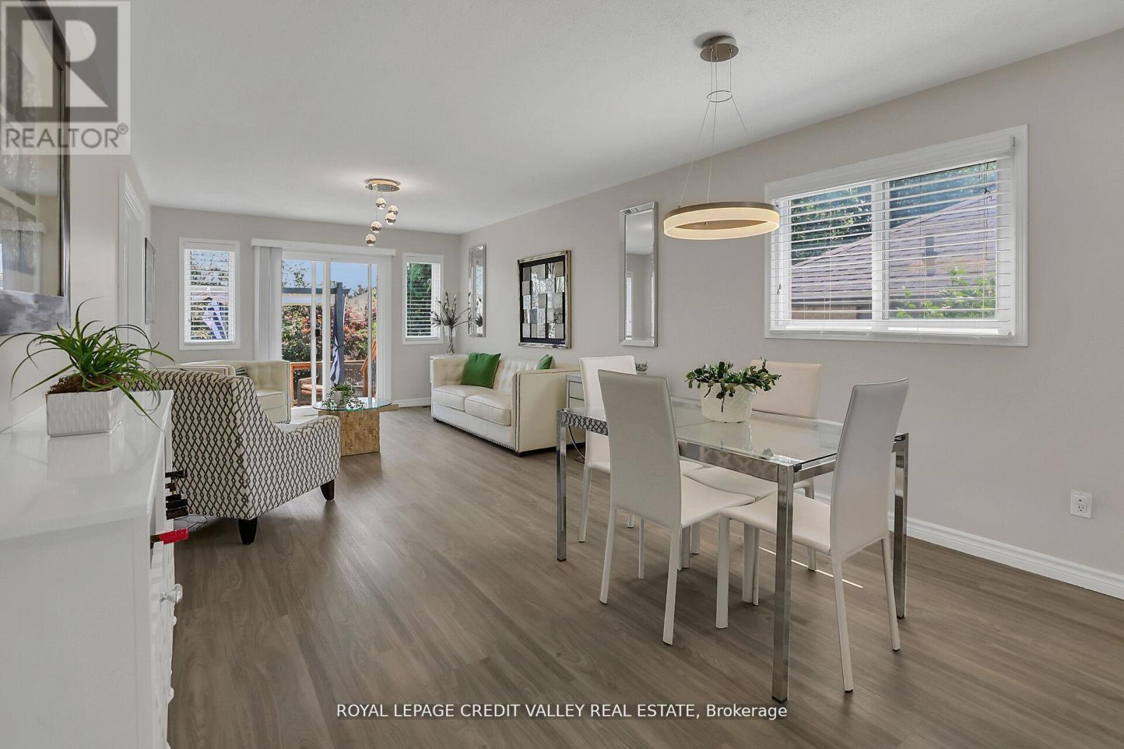 11 Jefferson Court W, Welland, Ontario  L3C 7G5 - Photo 2 - X12548484