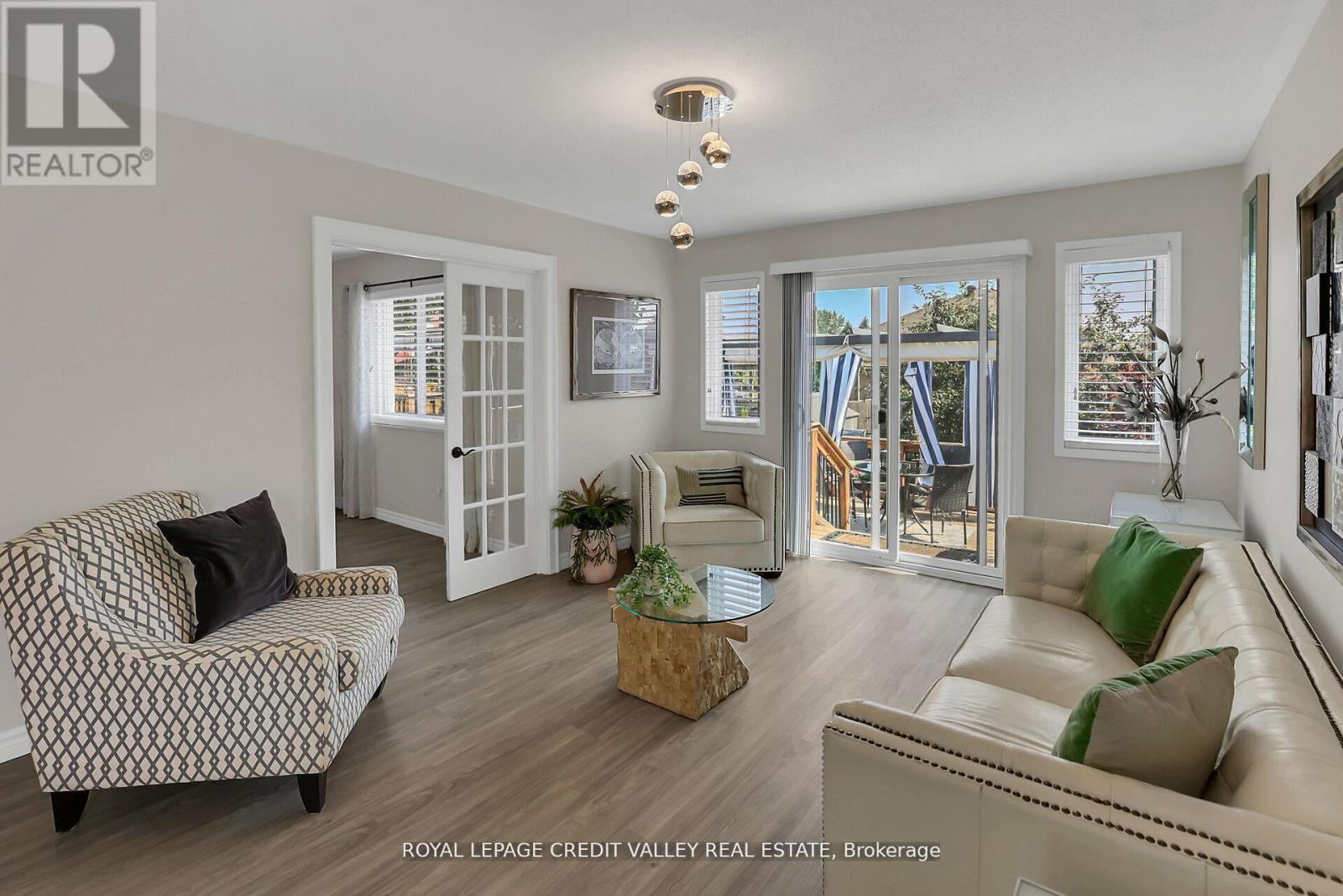 11 Jefferson Court W, Welland, Ontario  L3C 7G5 - Photo 4 - X12548484