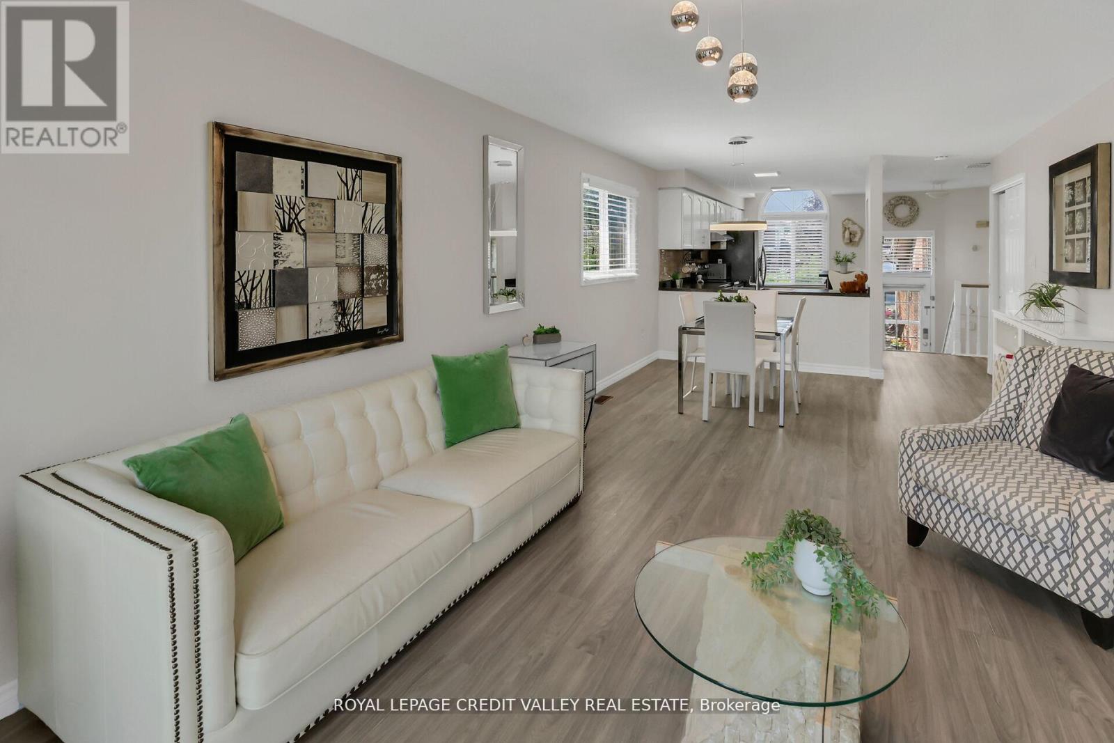 11 Jefferson Court W, Welland, Ontario  L3C 7G5 - Photo 5 - X12548484