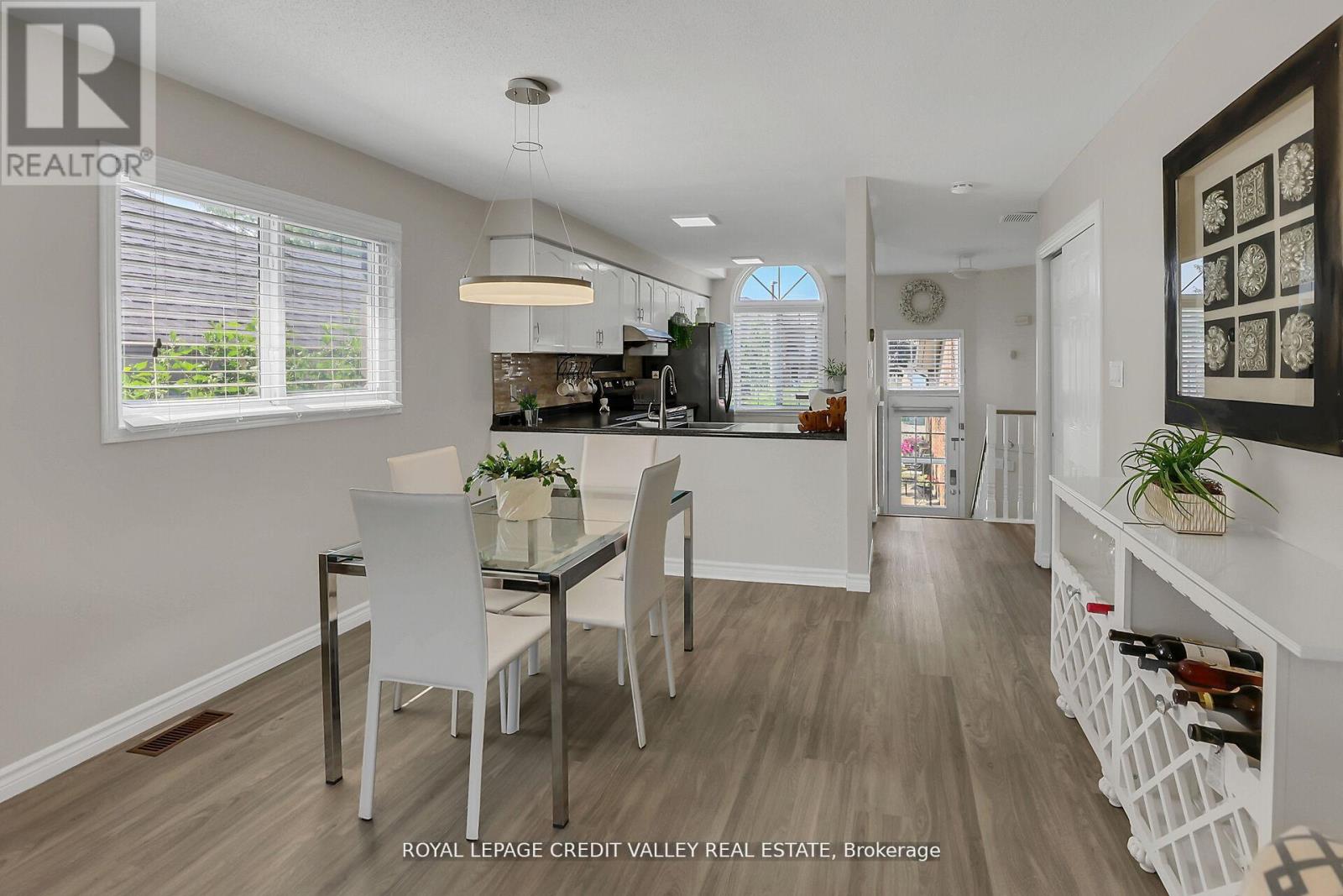 11 Jefferson Court W, Welland, Ontario  L3C 7G5 - Photo 6 - X12548484