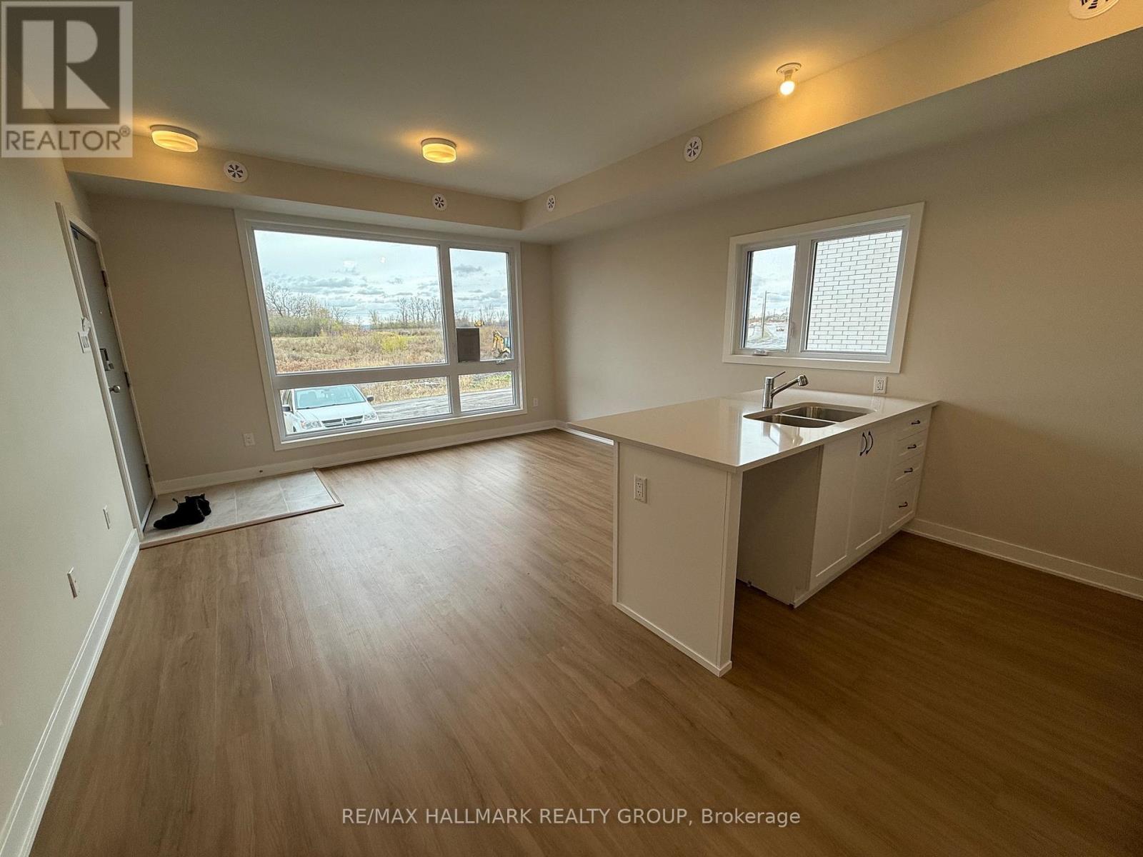 300 Mishi Private, Ottawa, Ontario K1K 0P2 - Photo 10 - X12546700