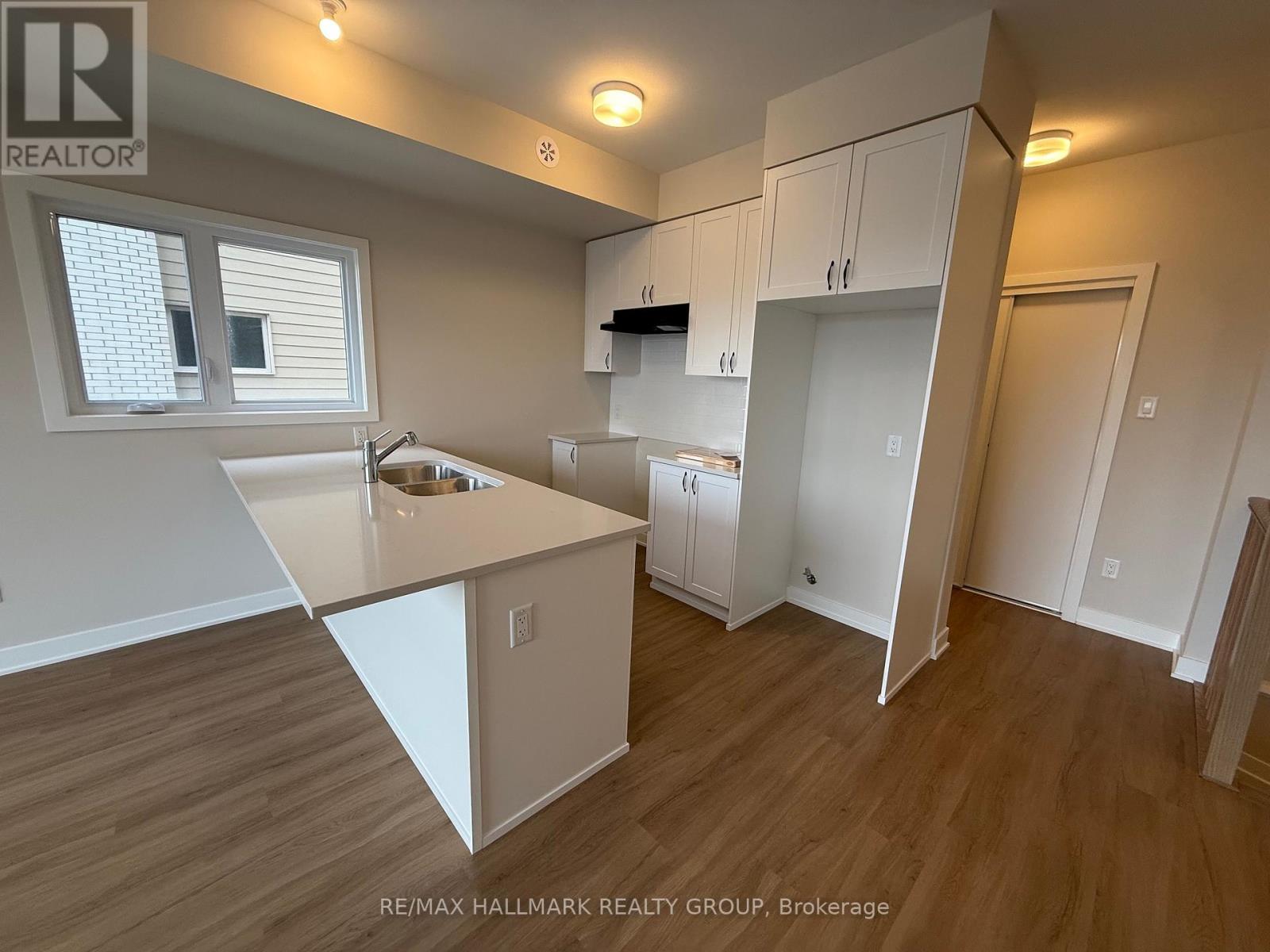 300 Mishi Private, Ottawa, Ontario K1K 0P2 - Photo 7 - X12546700