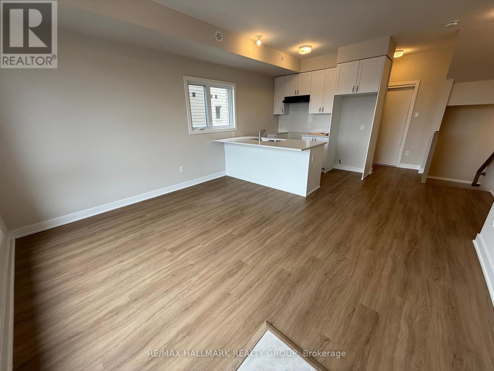 300 Mishi Private, Ottawa, Ontario K1K 0P2 - Photo 4 - X12546700