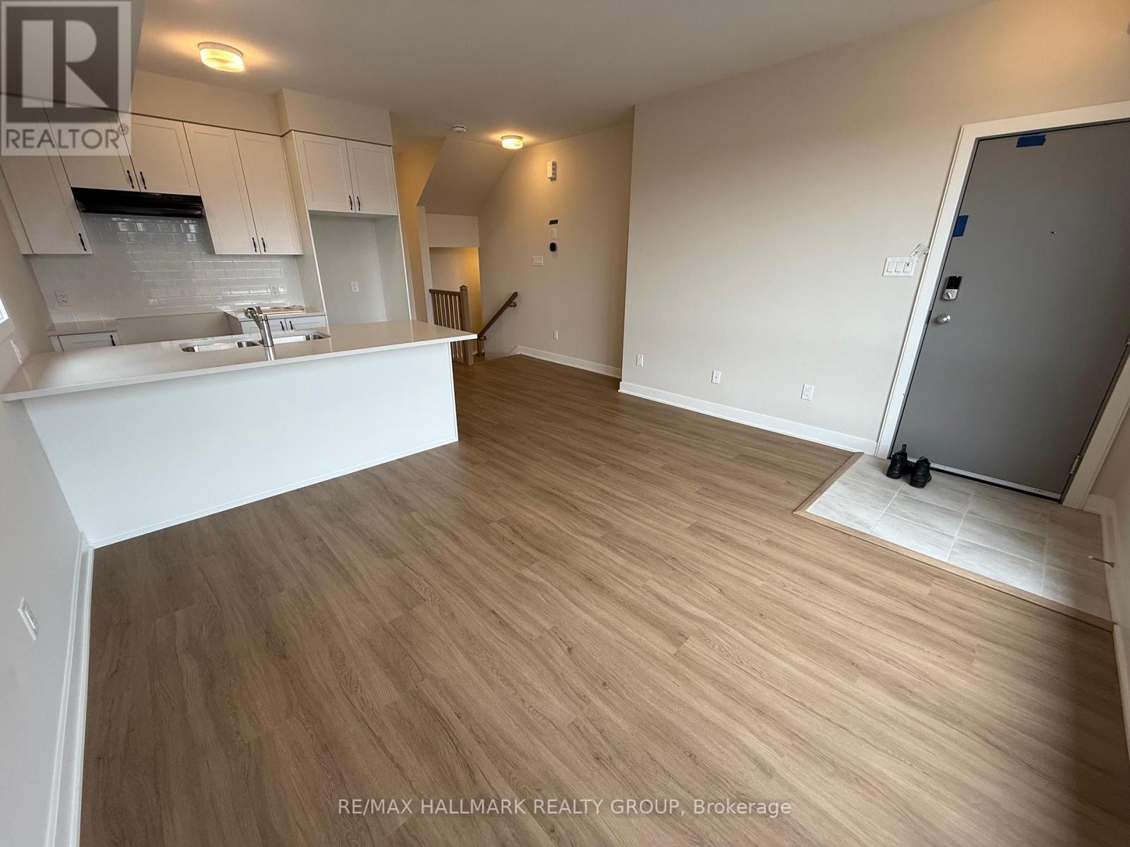 300 Mishi Private, Ottawa, Ontario K1K 0P2 - Photo 5 - X12546700