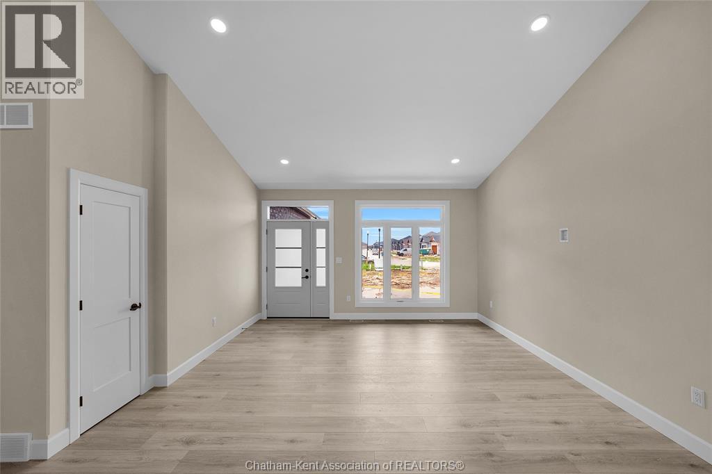 567 Keil Trail North, Chatham, Ontario N7L 0G8 - Photo 3 - 25014237