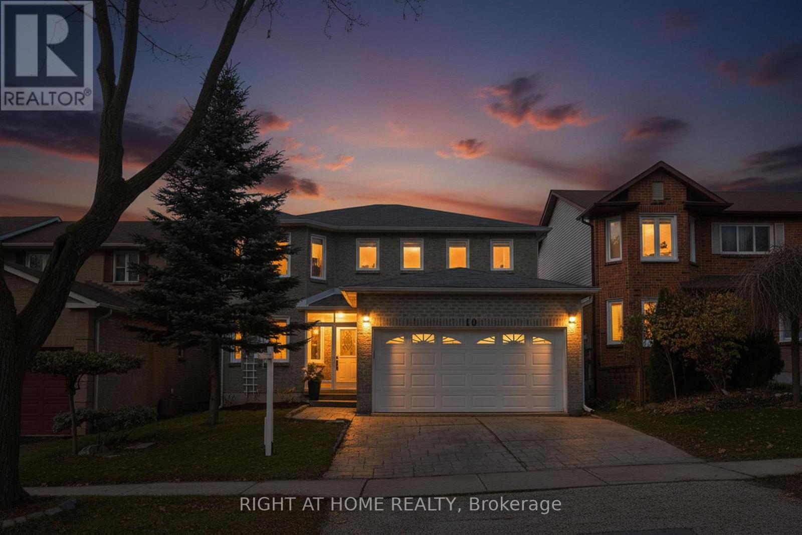 10 CLOSS SQUARE, Aurora, Ontario