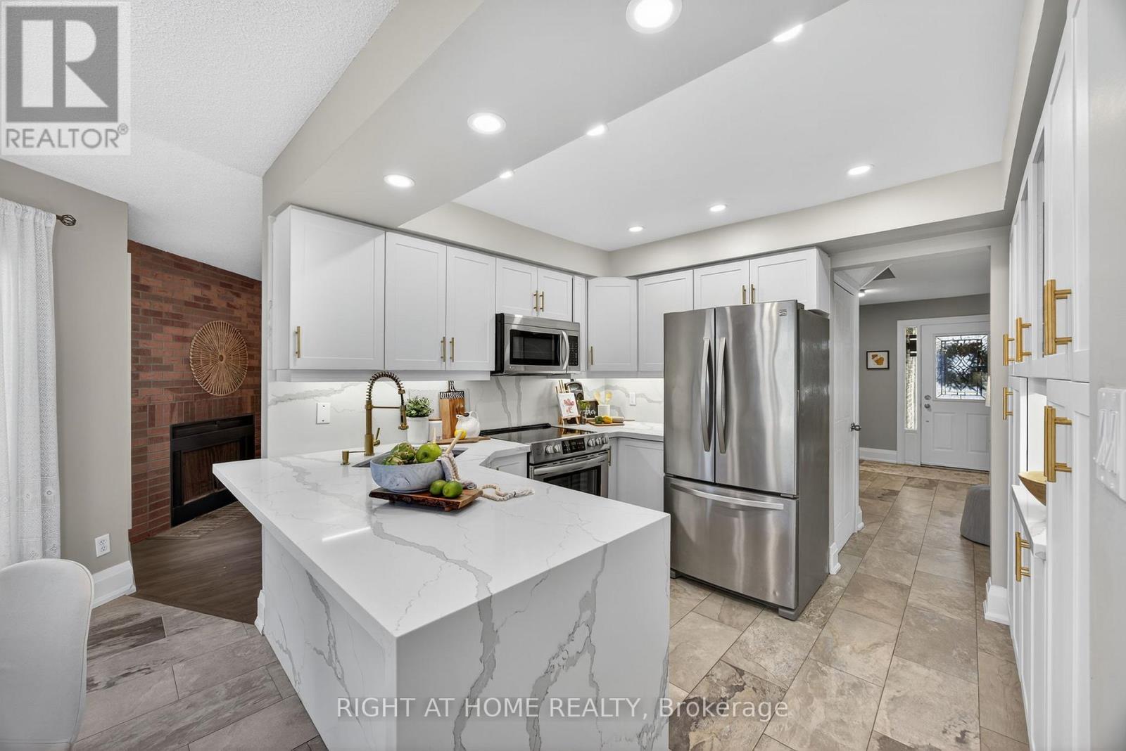 10 Closs Square, Aurora, Ontario L4G 5H7 - Photo 10 - N12548518