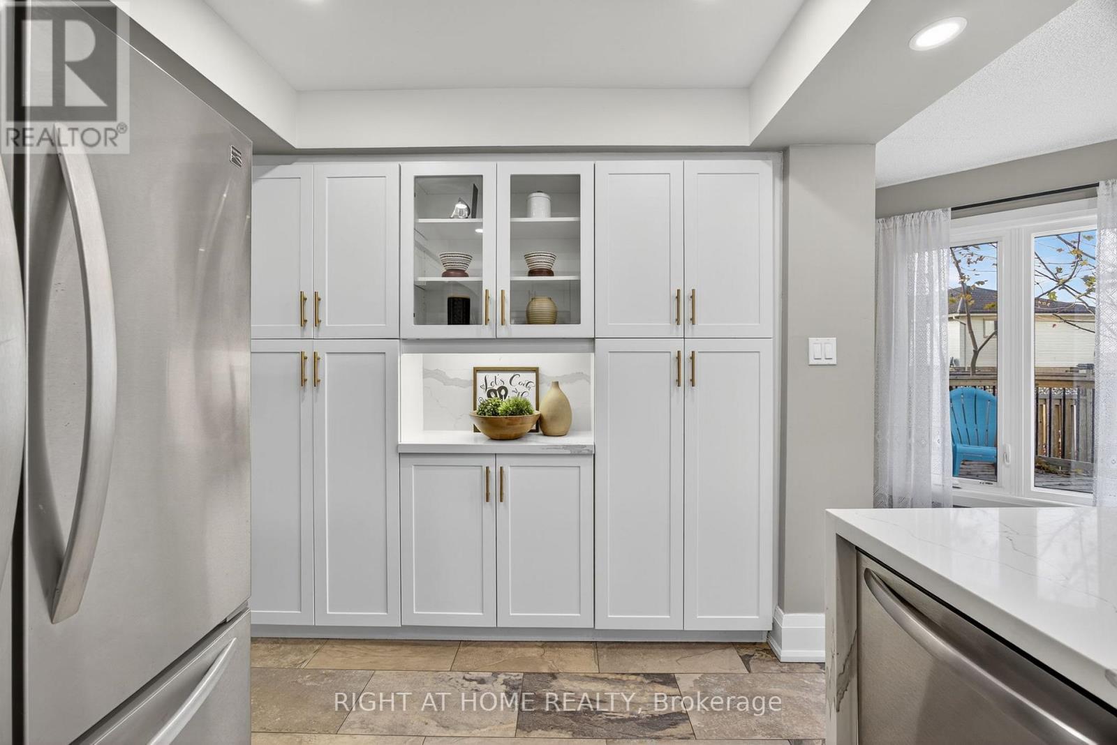 10 Closs Square, Aurora, Ontario L4G 5H7 - Photo 12 - N12548518