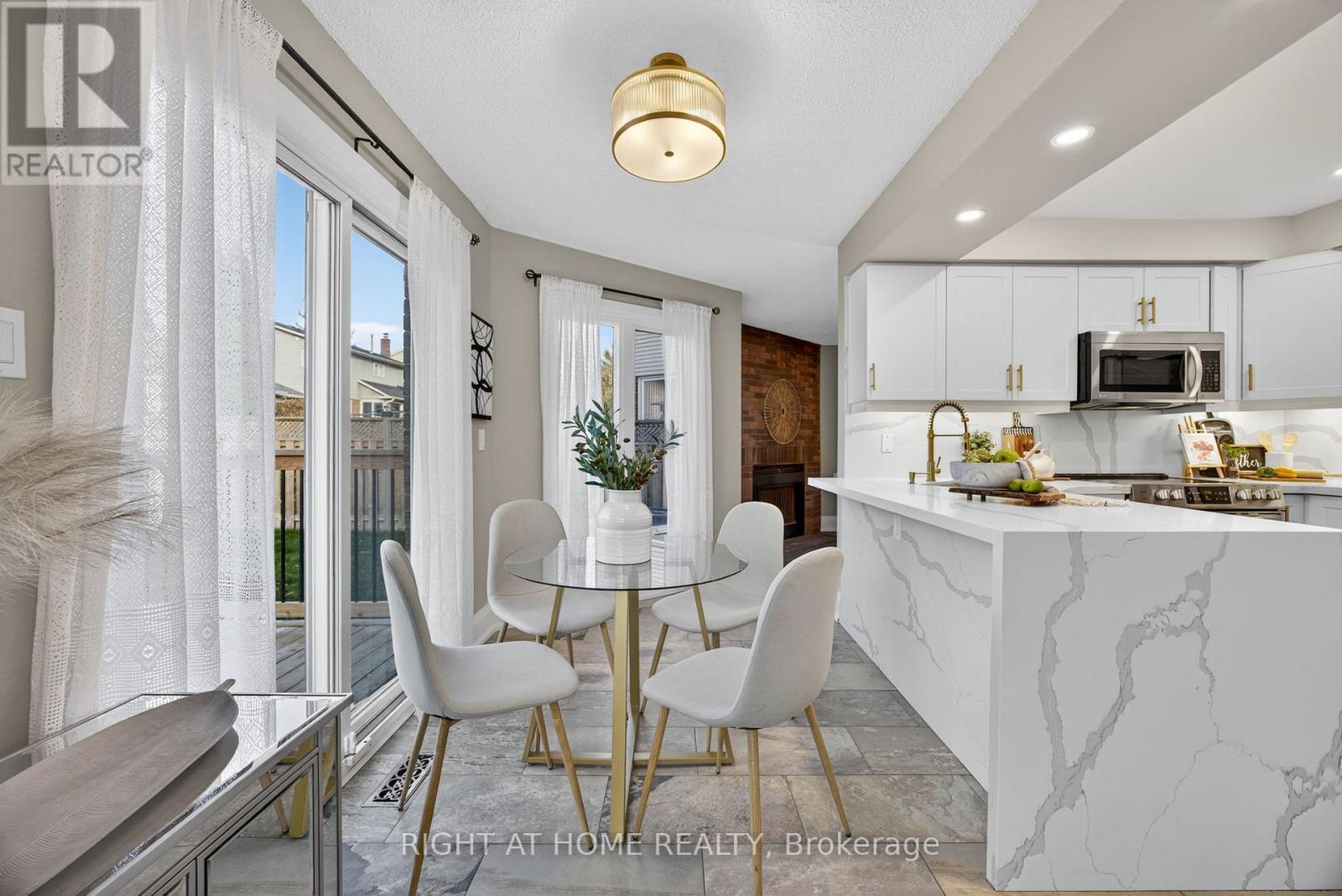 10 Closs Square, Aurora, Ontario L4G 5H7 - Photo 13 - N12548518