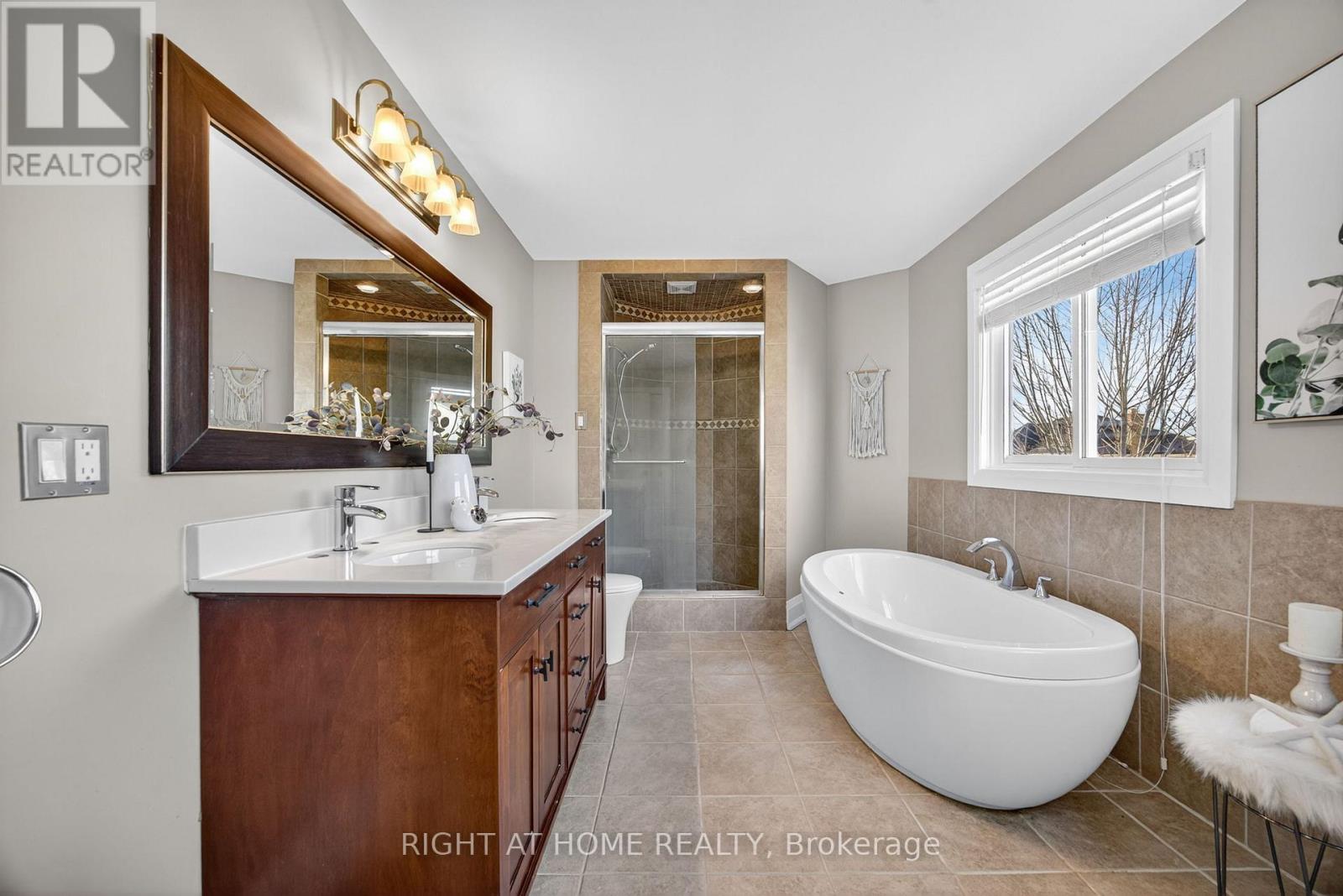 10 Closs Square, Aurora, Ontario L4G 5H7 - Photo 24 - N12548518