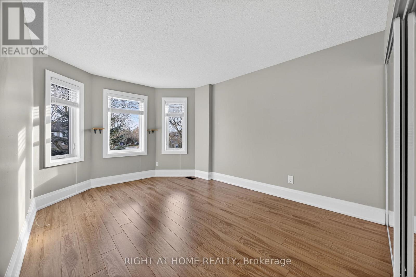 10 Closs Square, Aurora, Ontario L4G 5H7 - Photo 25 - N12548518