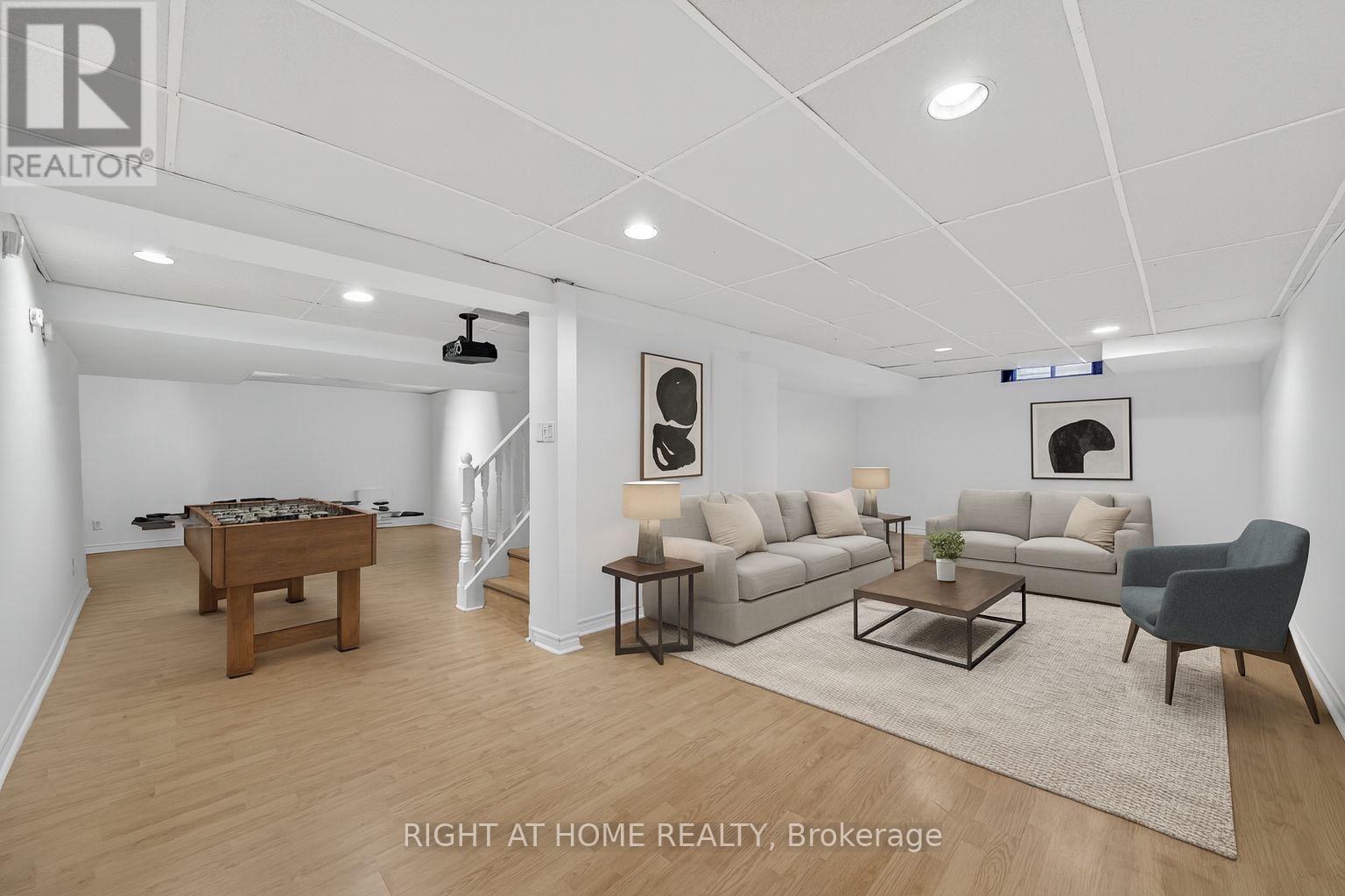 10 Closs Square, Aurora, Ontario L4G 5H7 - Photo 33 - N12548518