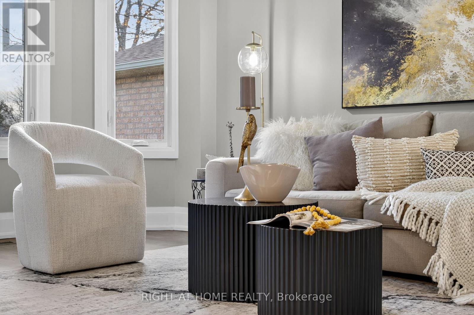 10 Closs Square, Aurora, Ontario L4G 5H7 - Photo 5 - N12548518