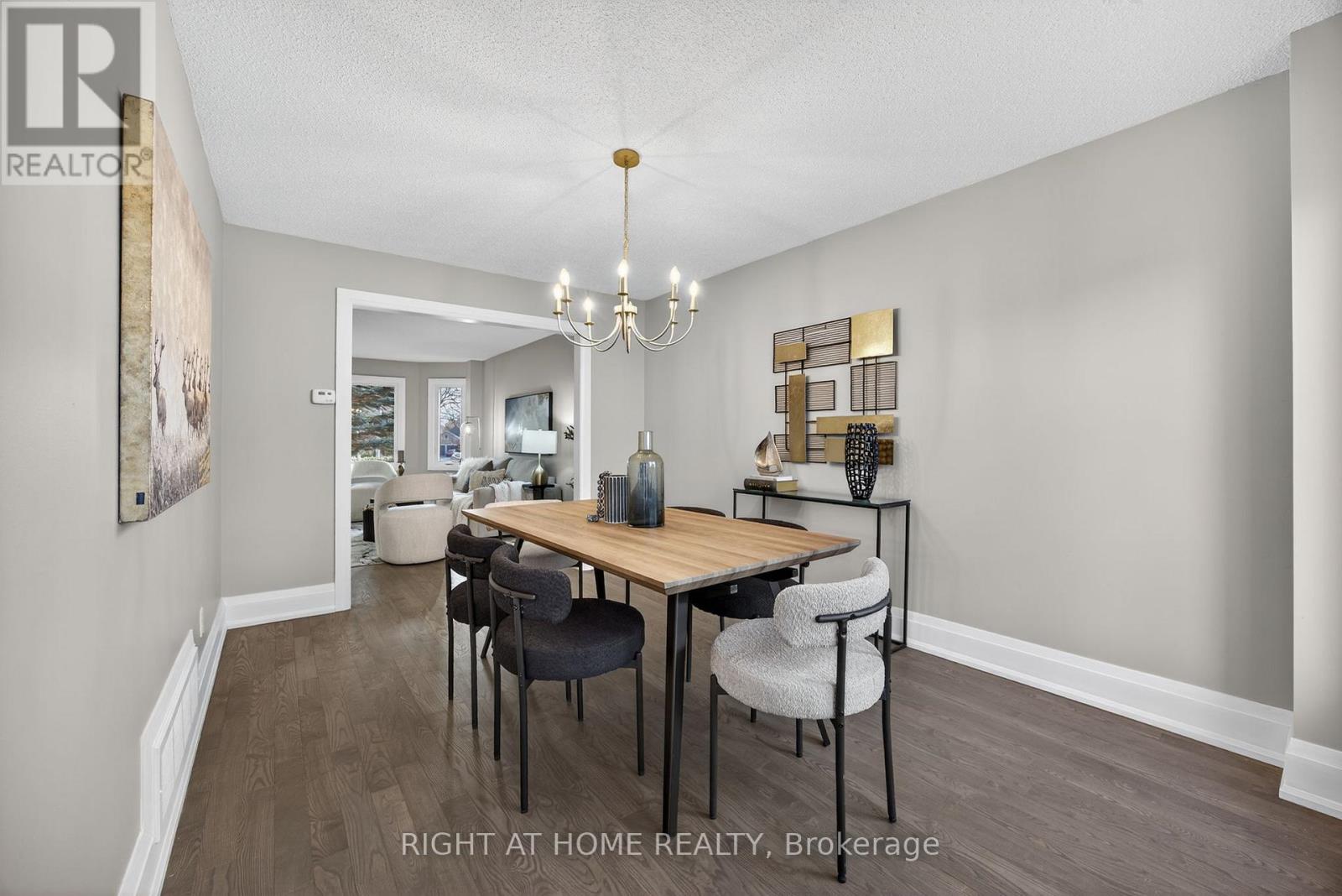 10 Closs Square, Aurora, Ontario L4G 5H7 - Photo 7 - N12548518