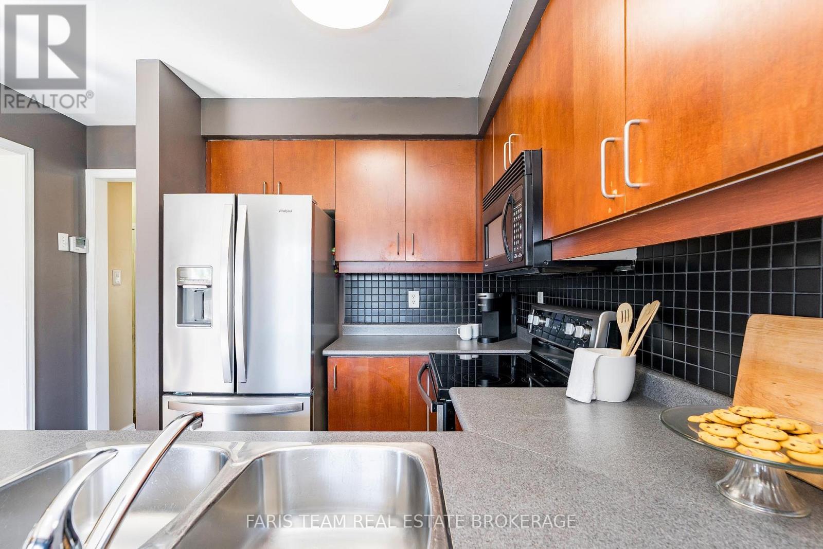 33 Bird Street, Barrie (Edgehill Drive), Ontario L4N 0X4 - Photo 10 - S12548516