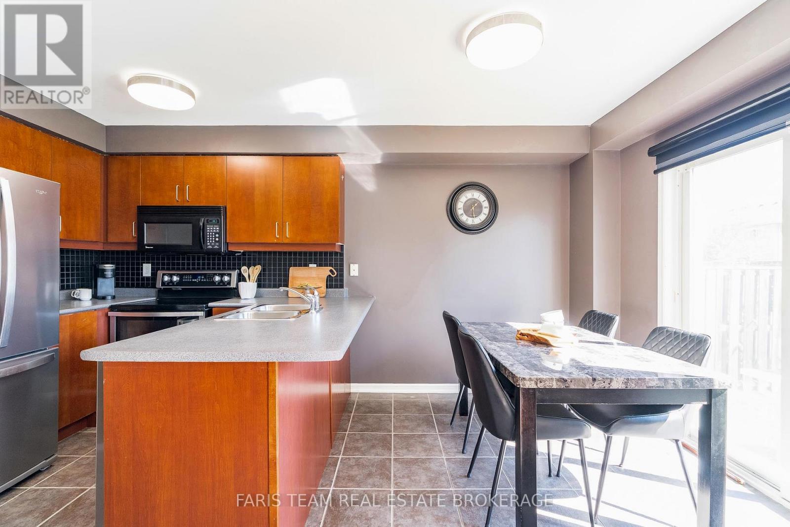 33 Bird Street, Barrie (Edgehill Drive), Ontario L4N 0X4 - Photo 11 - S12548516