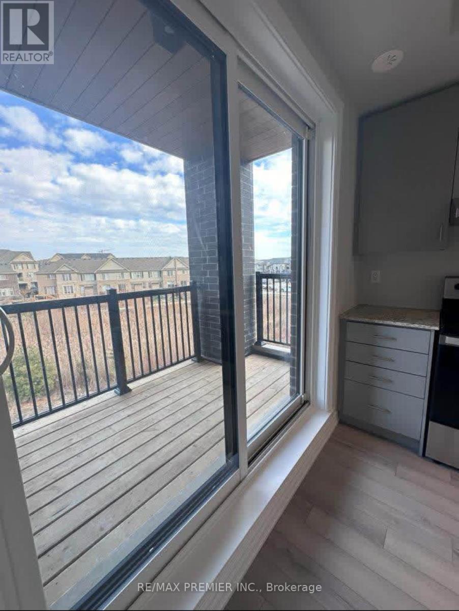 345 - 349 Wheat Boom Drive, Oakville, Ontario  L6H 0R4 - Photo 10 - W12548512