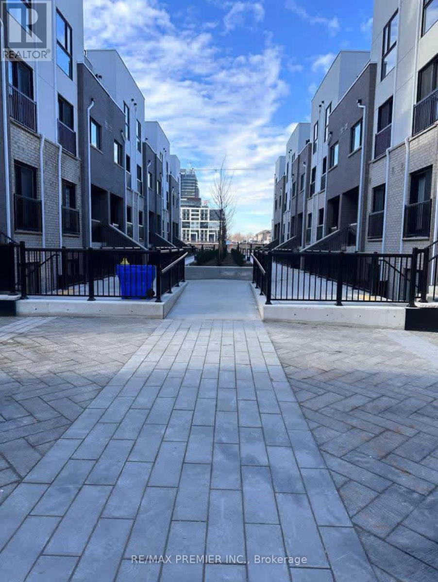 345 - 349 Wheat Boom Drive, Oakville, Ontario  L6H 0R4 - Photo 2 - W12548512