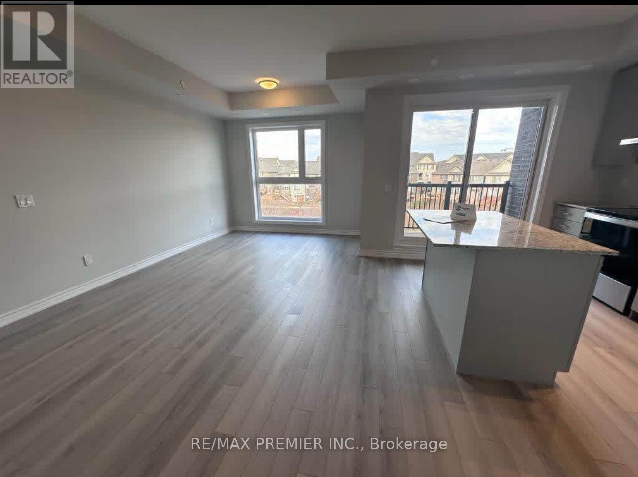 345 - 349 Wheat Boom Drive, Oakville, Ontario  L6H 0R4 - Photo 4 - W12548512