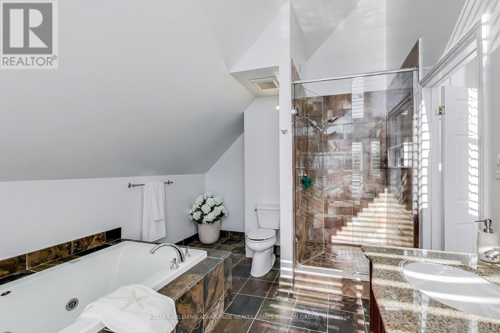 1188 Mineola Gardens, Mississauga, Ontario  L5G 3X9 - Photo 16 - W12509892