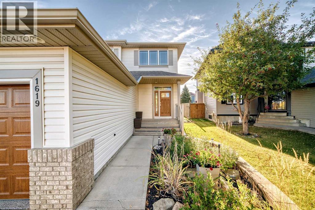 1619 Thorburn Drive Se, Airdrie, Alberta  T4A 2C6 - Photo 2 - A2261519