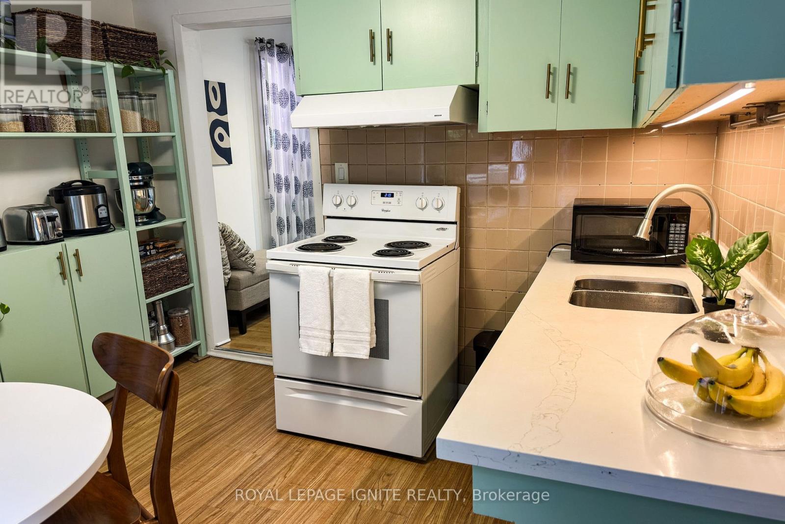 482 Mcroberts Avenue, Toronto, Ontario  M6E 4R4 - Photo 12 - W12548454