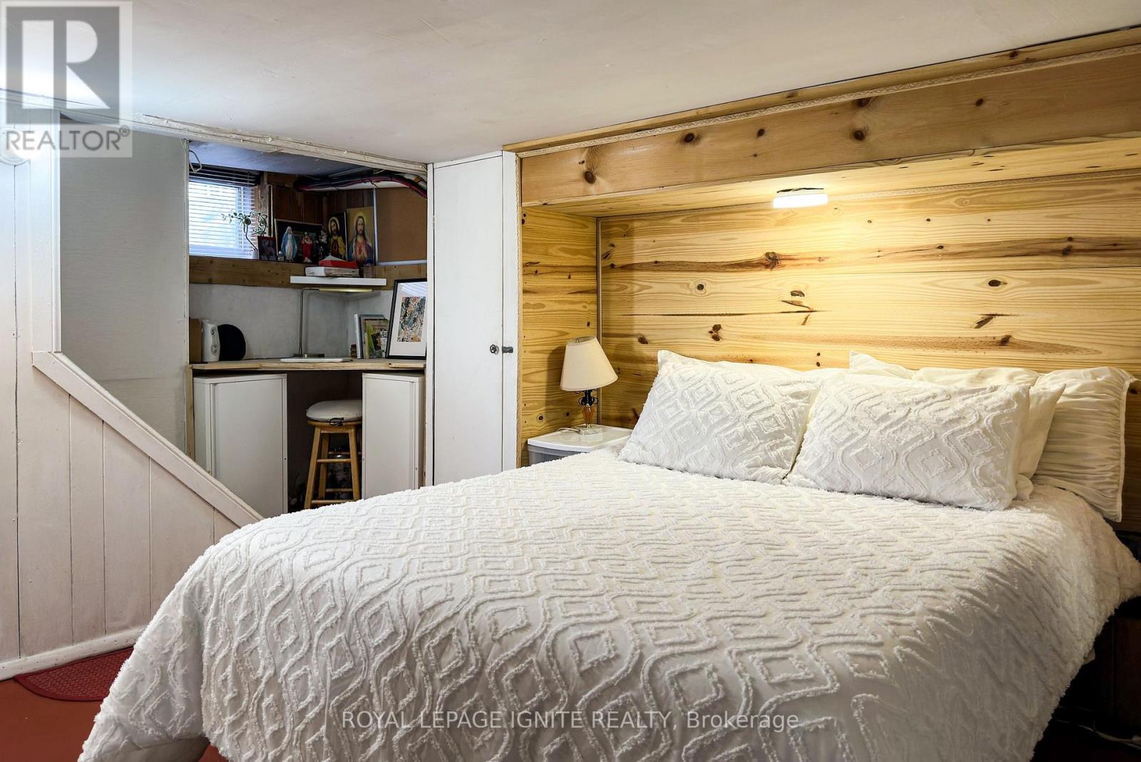 482 Mcroberts Avenue, Toronto, Ontario  M6E 4R4 - Photo 21 - W12548454