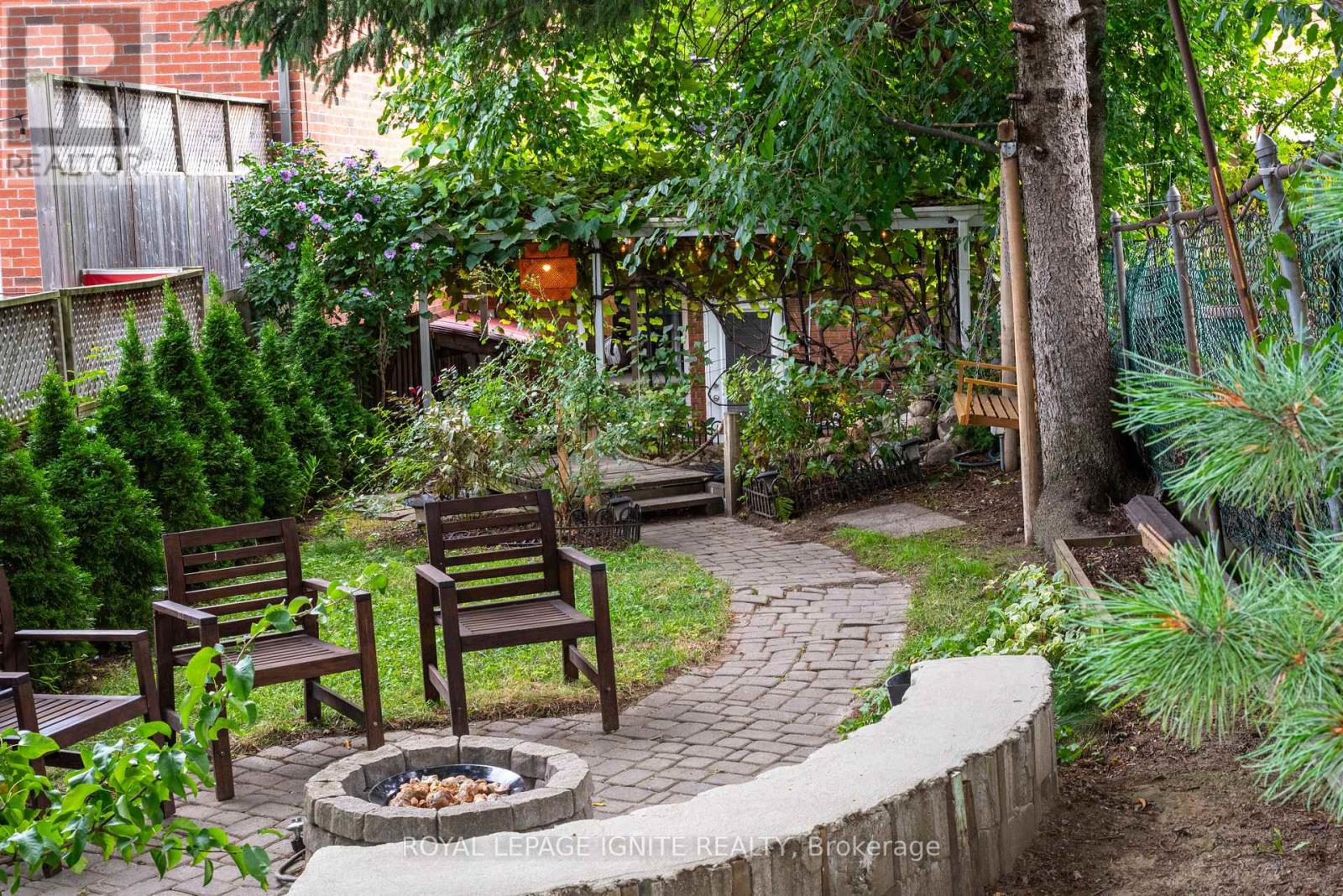 482 Mcroberts Avenue, Toronto, Ontario  M6E 4R4 - Photo 25 - W12548454