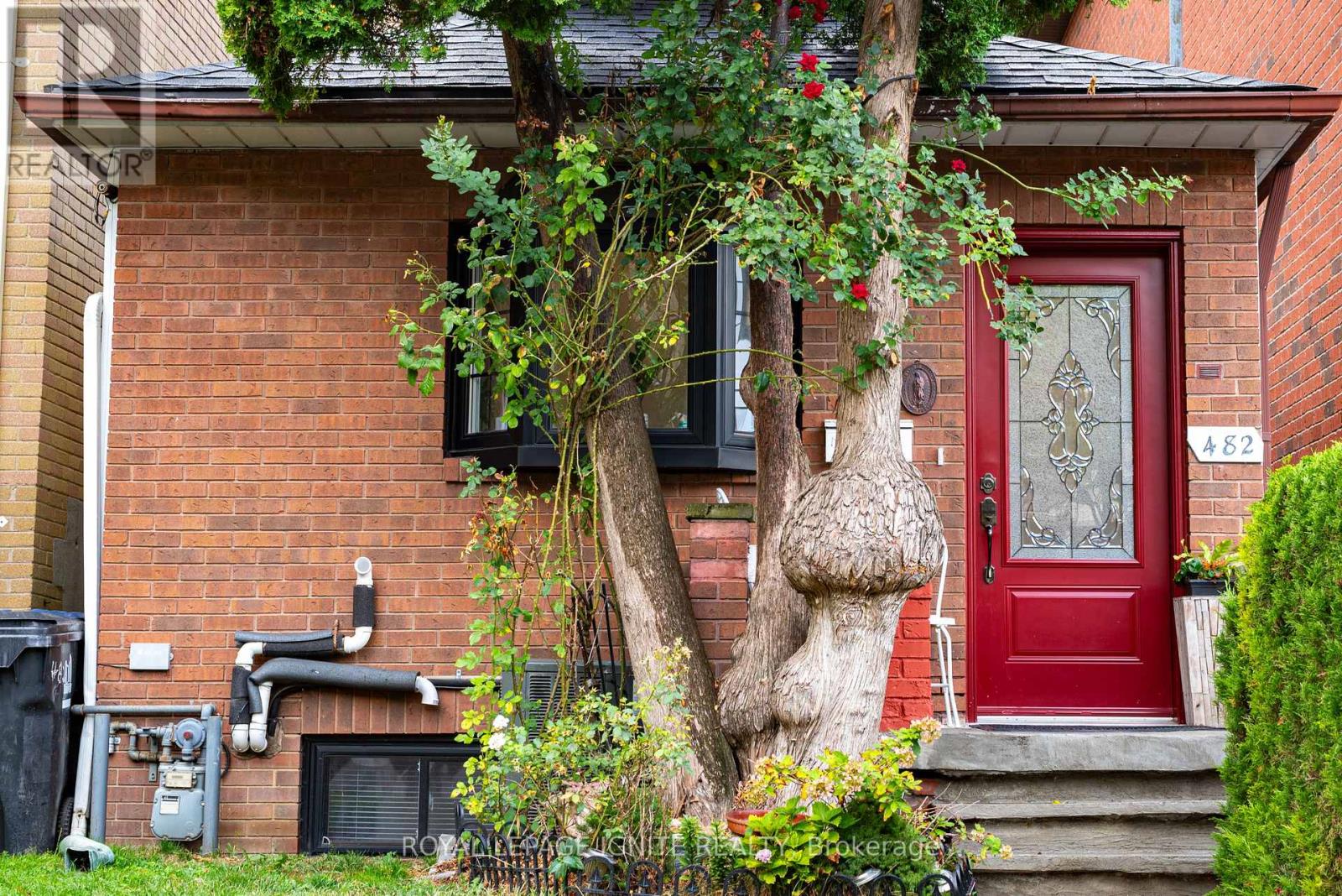 482 MCROBERTS AVENUE, Toronto, Ontario