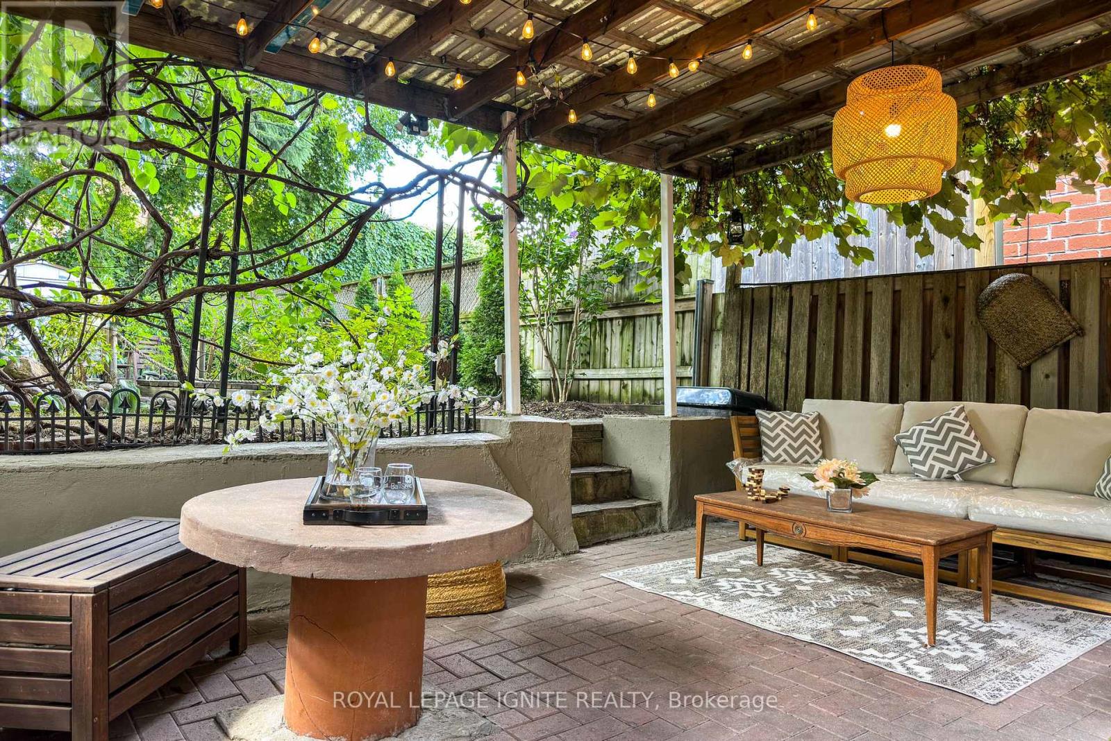 482 Mcroberts Avenue, Toronto, Ontario  M6E 4R4 - Photo 22 - W12548454