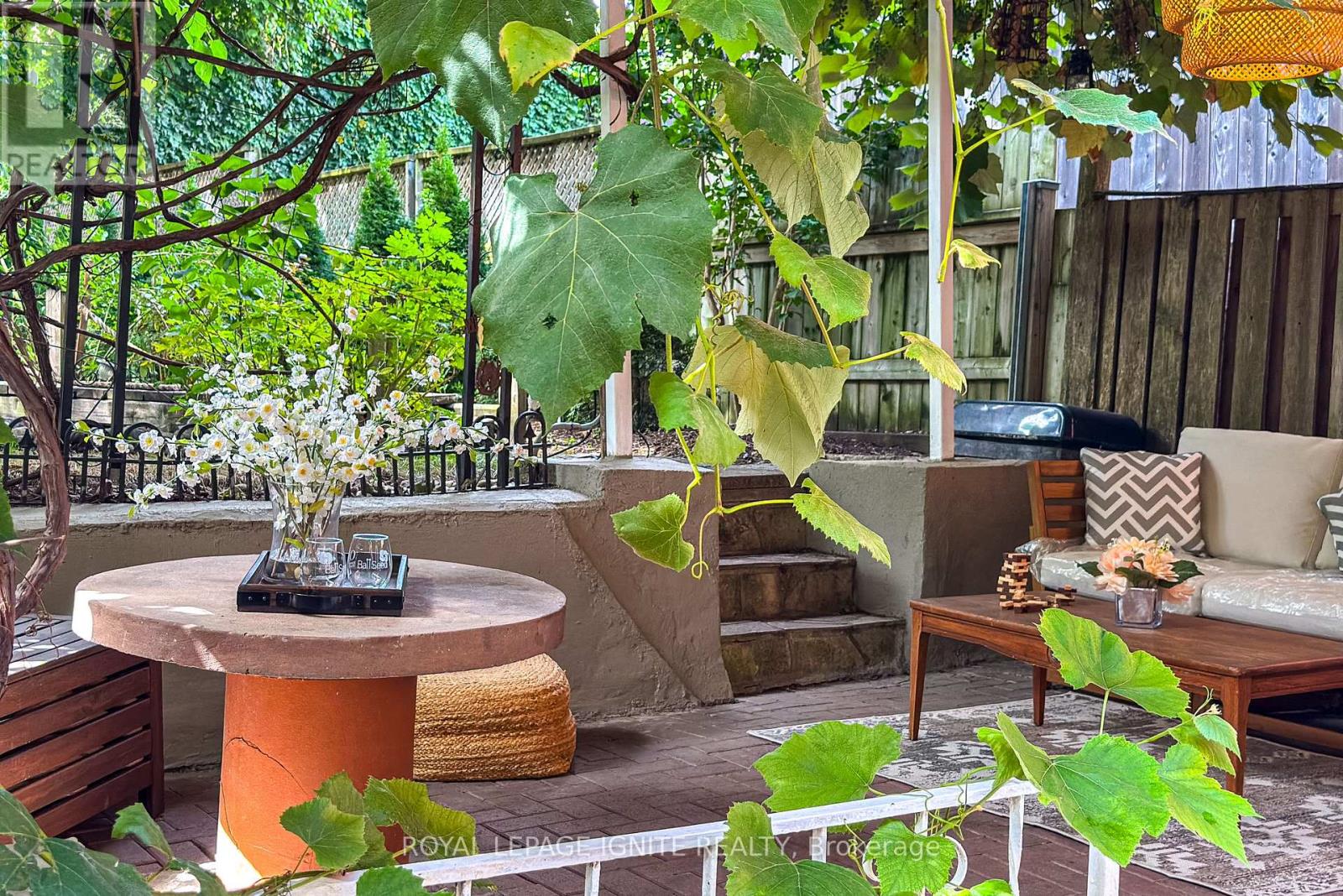 482 Mcroberts Avenue, Toronto, Ontario  M6E 4R4 - Photo 23 - W12548454