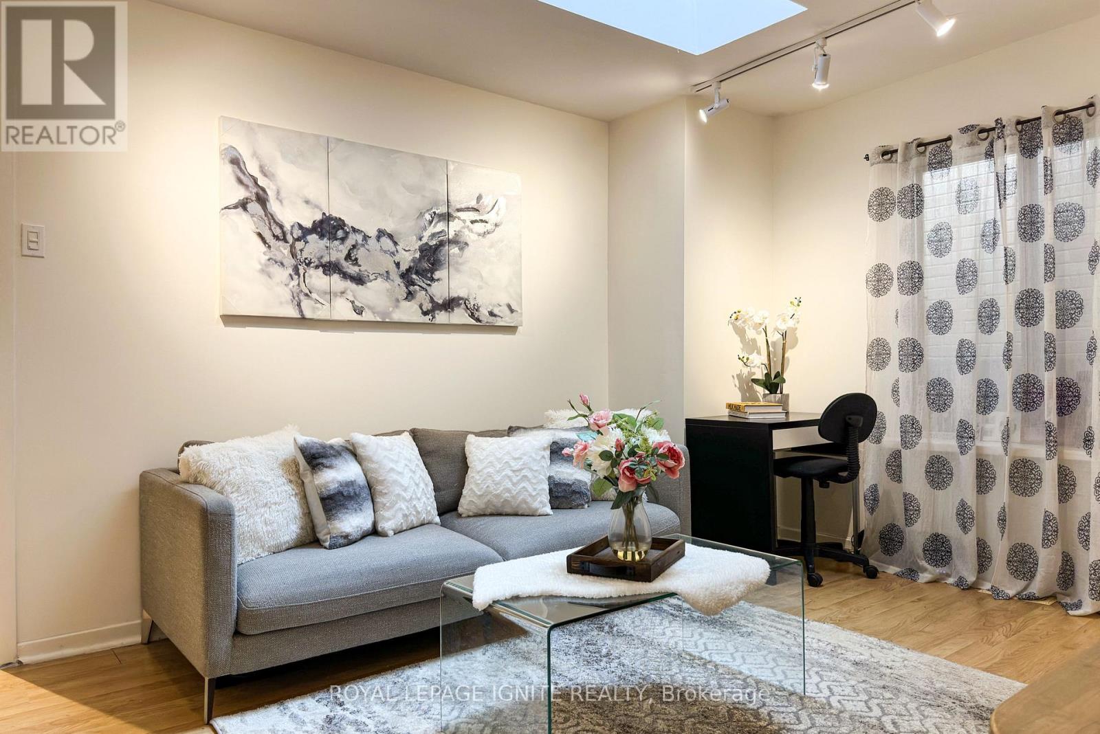 482 Mcroberts Avenue, Toronto, Ontario  M6E 4R4 - Photo 8 - W12548454