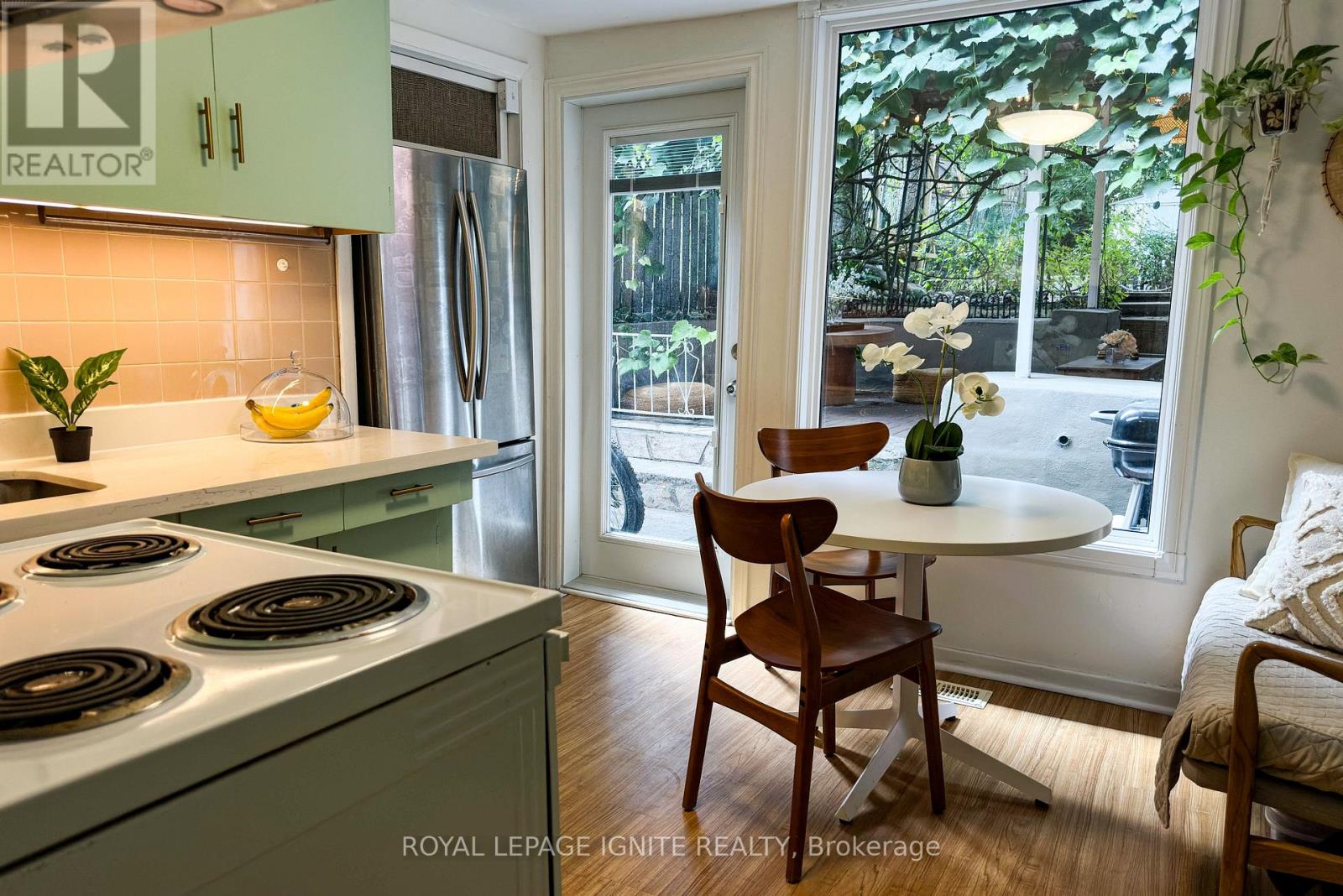 482 Mcroberts Avenue, Toronto, Ontario  M6E 4R4 - Photo 11 - W12548454