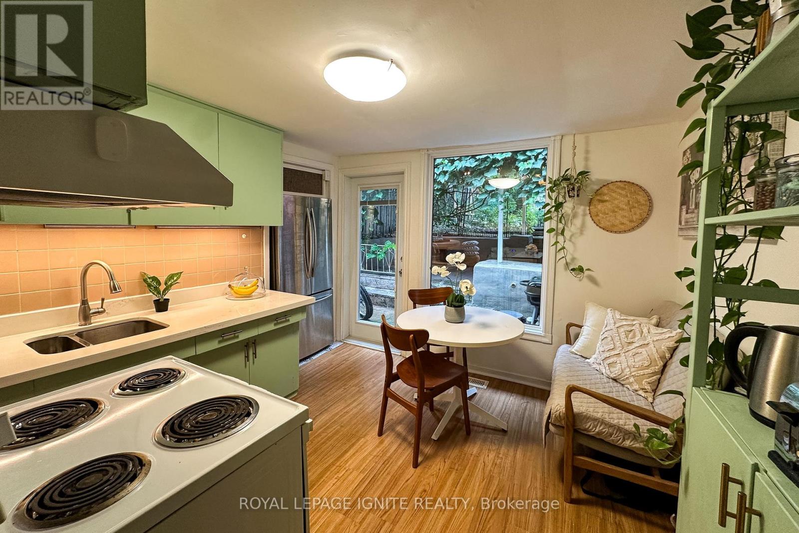 482 Mcroberts Avenue, Toronto, Ontario  M6E 4R4 - Photo 14 - W12548454