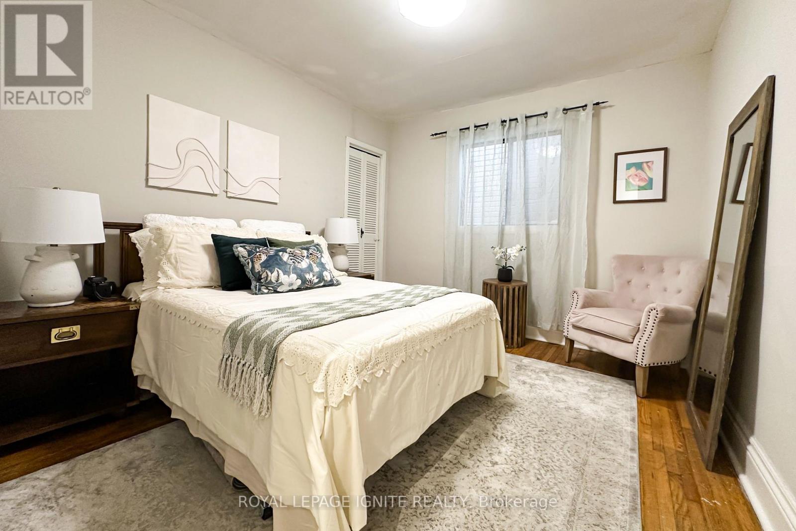 482 Mcroberts Avenue, Toronto, Ontario  M6E 4R4 - Photo 15 - W12548454