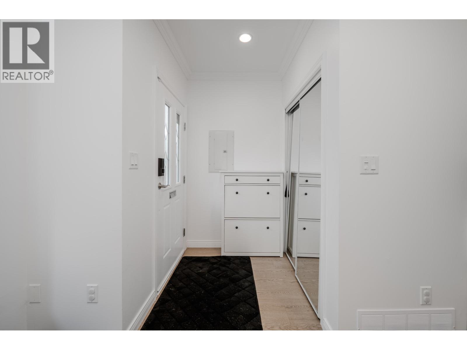 1126 Rochester Avenue, Coquitlam, British Columbia  V3K 2X4 - Photo 3 - R3067701