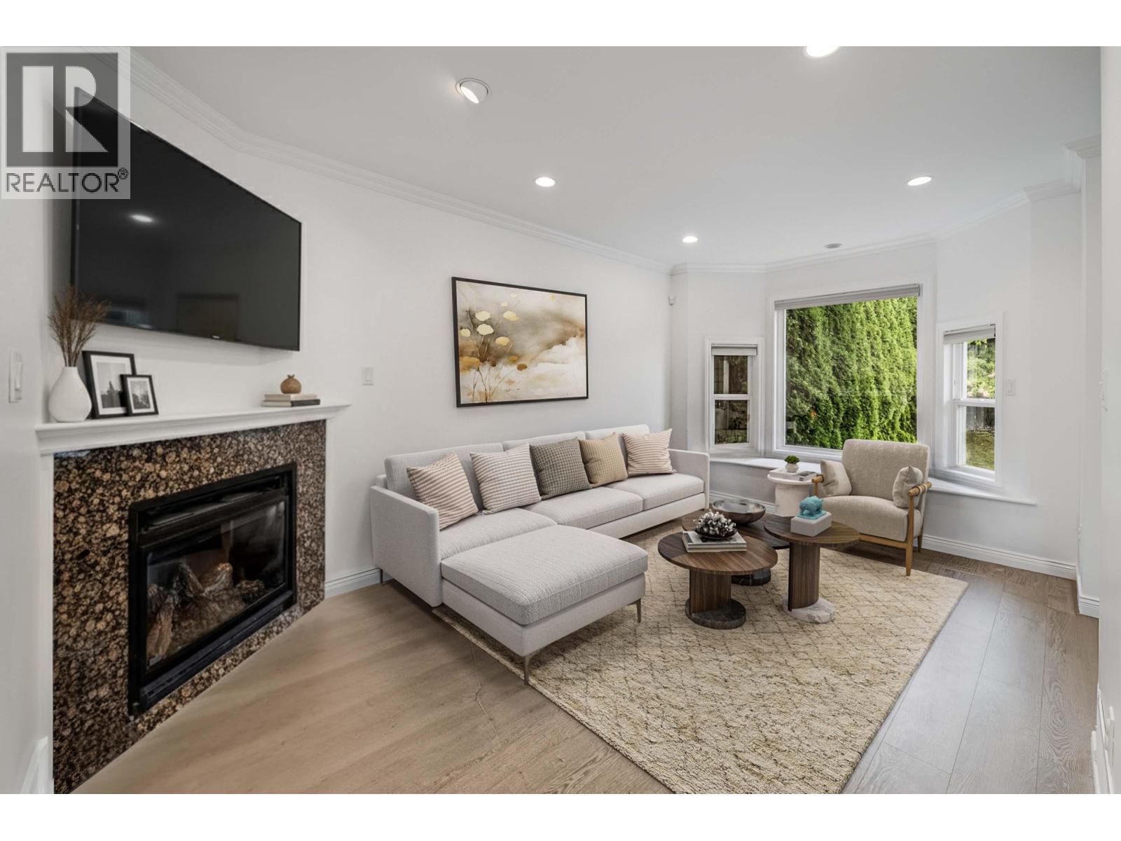 1126 Rochester Avenue, Coquitlam, British Columbia  V3K 2X4 - Photo 4 - R3067701