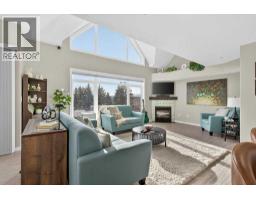 305, 141 Mountain Street East End