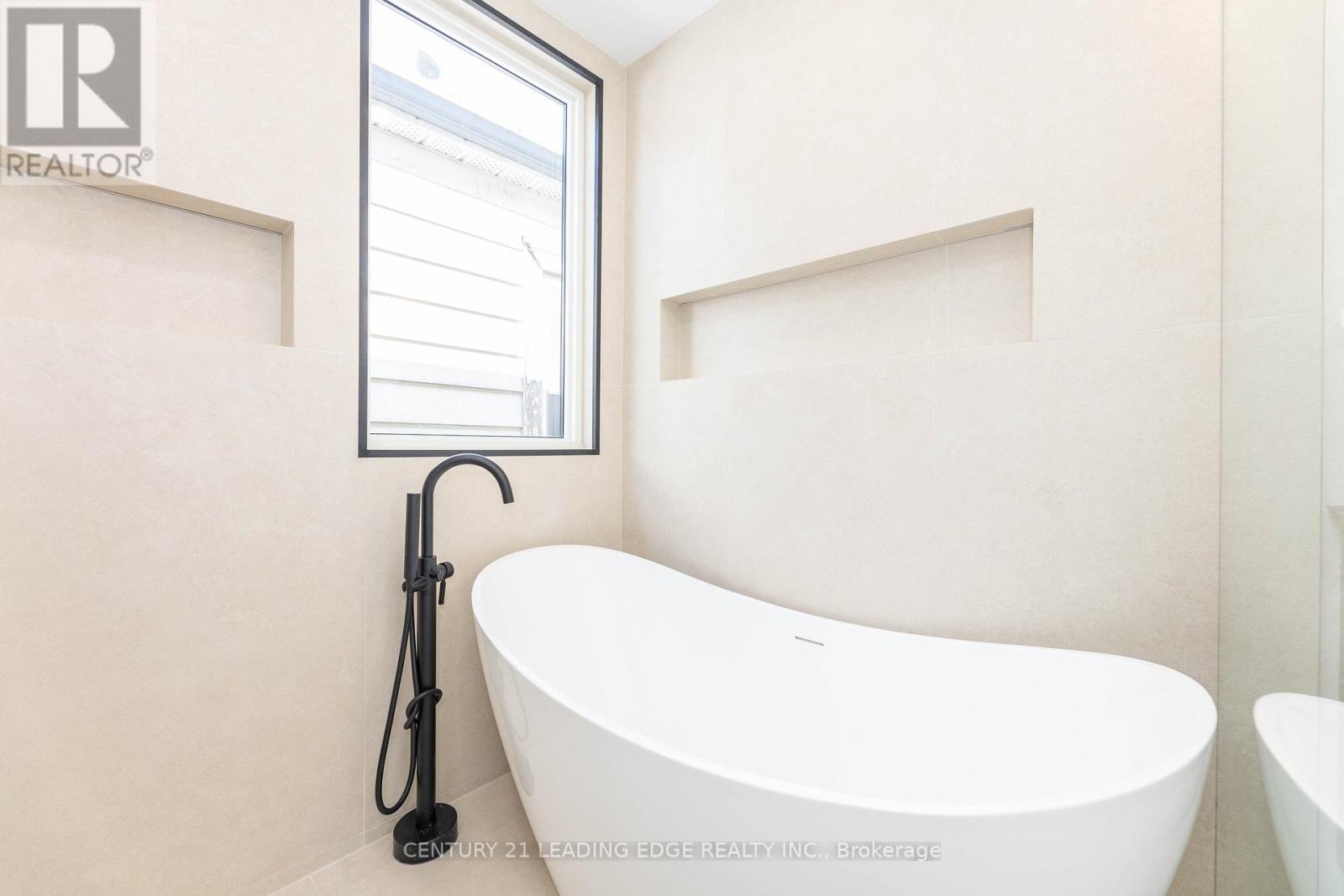 12 Marigold Avenue, Toronto, Ontario  M4M 3B2 - Photo 15 - E12530644