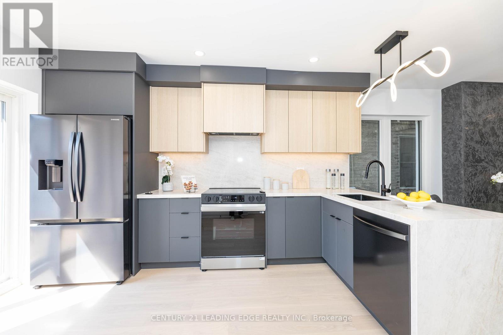 12 Marigold Avenue, Toronto, Ontario  M4M 3B2 - Photo 8 - E12530644