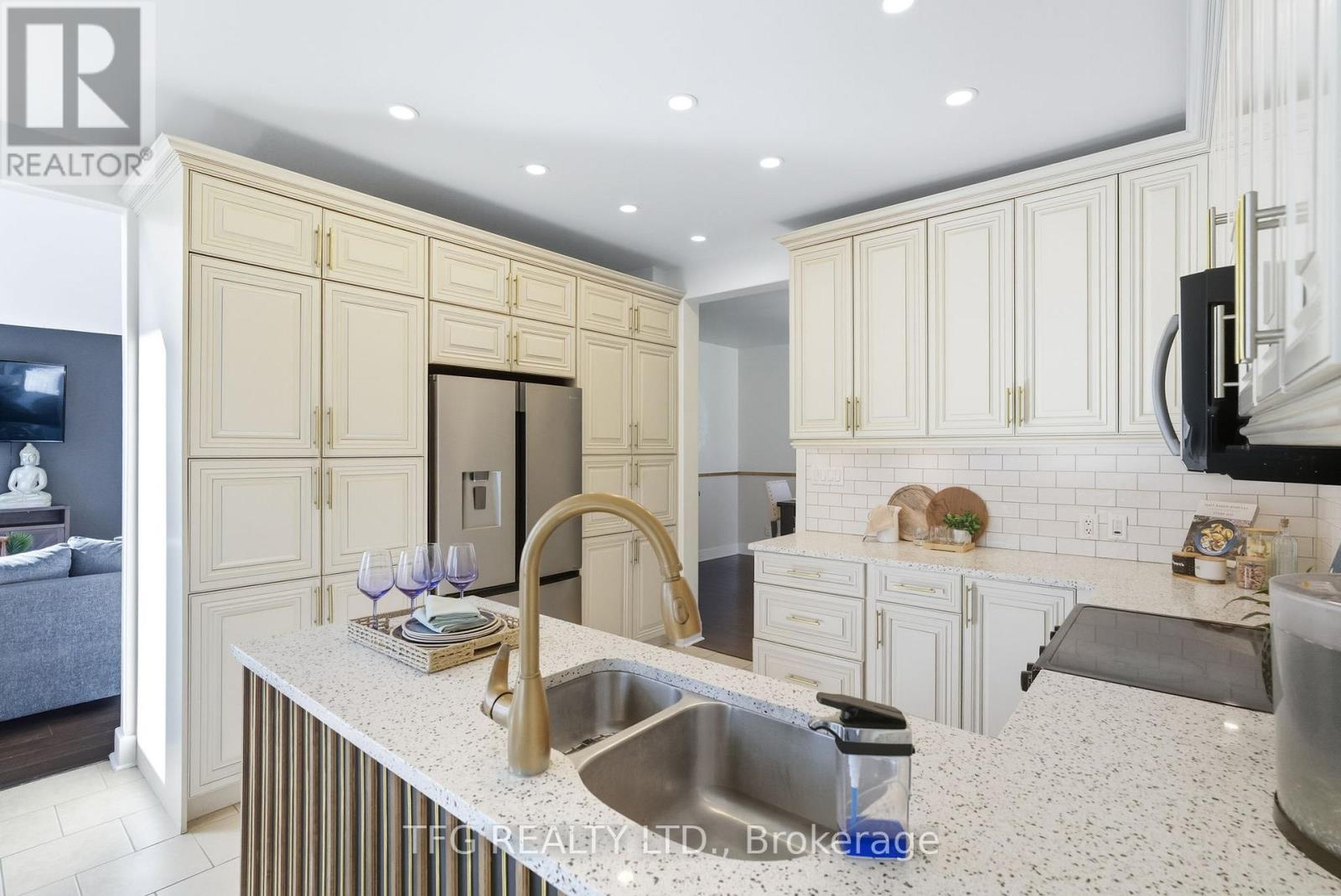 165 Bayshore Drive, Ramara, Ontario  L0K 1B0 - Photo 15 - S12548632