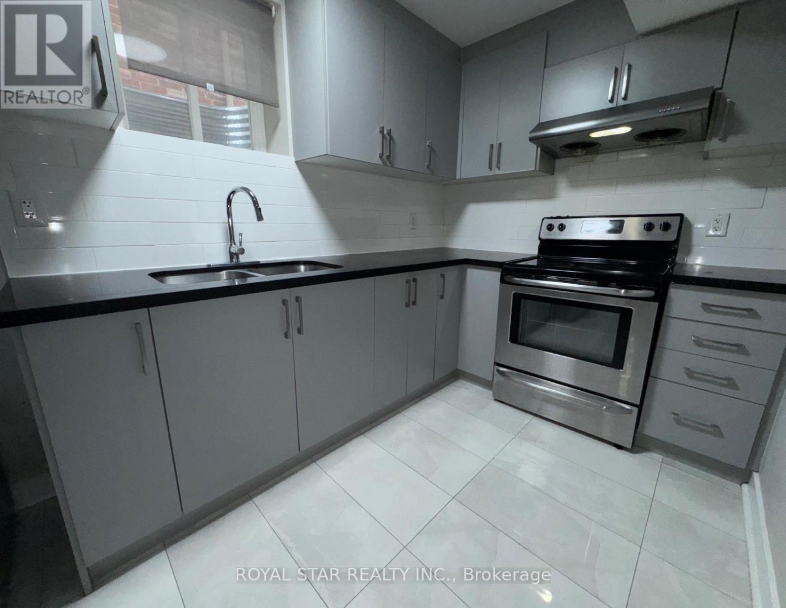 Bsmt - 32 Golden Springs Drive, Brampton, Ontario  L7A 0C7 - Photo 5 - W12548602