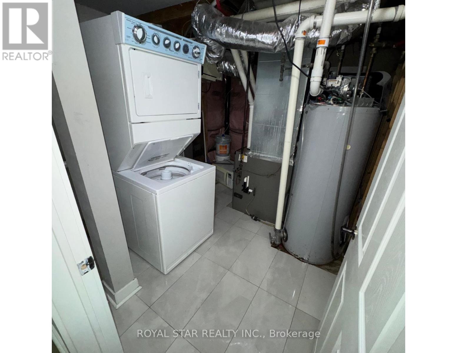 Bsmt - 32 Golden Springs Drive, Brampton, Ontario  L7A 0C7 - Photo 6 - W12548602