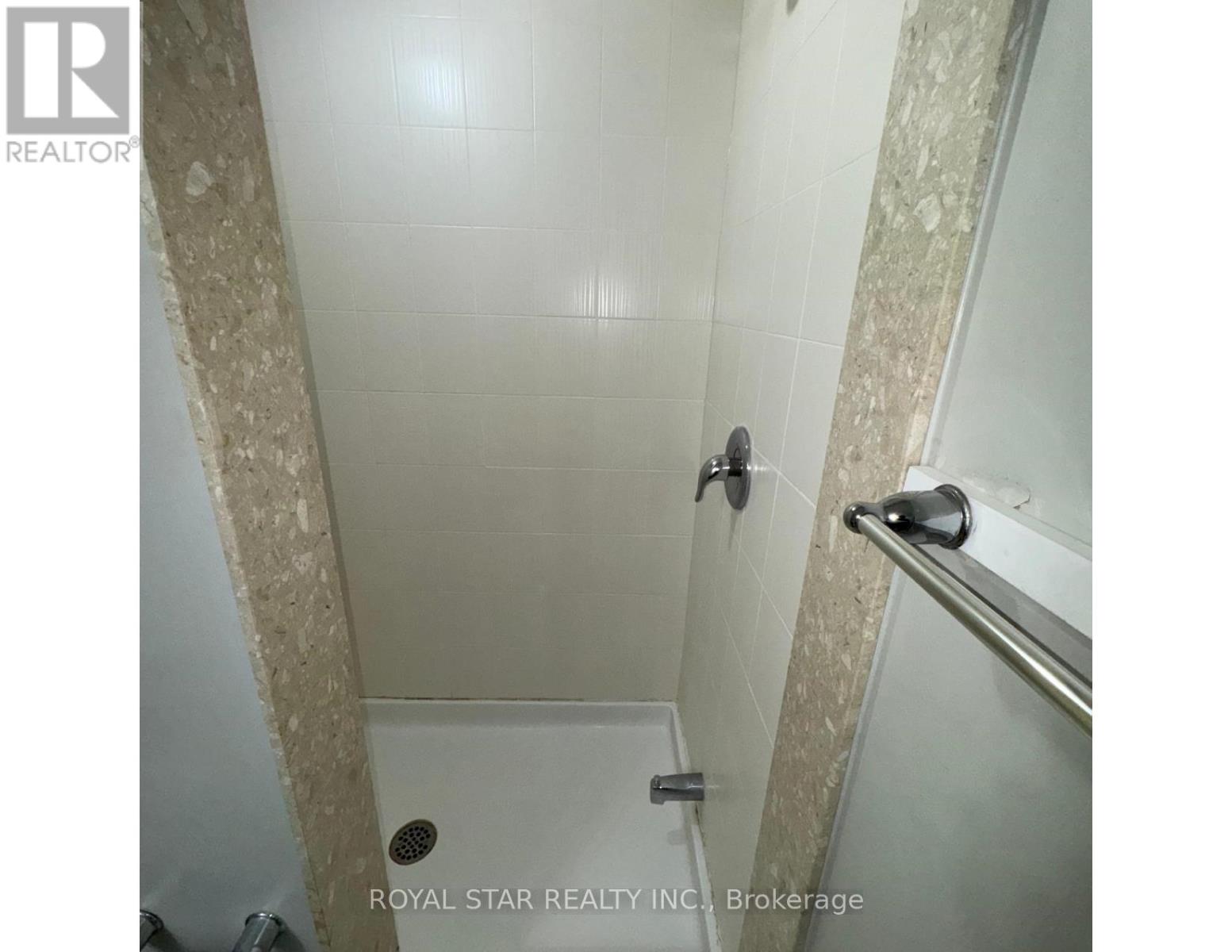 Bsmt - 32 Golden Springs Drive, Brampton, Ontario  L7A 0C7 - Photo 9 - W12548602