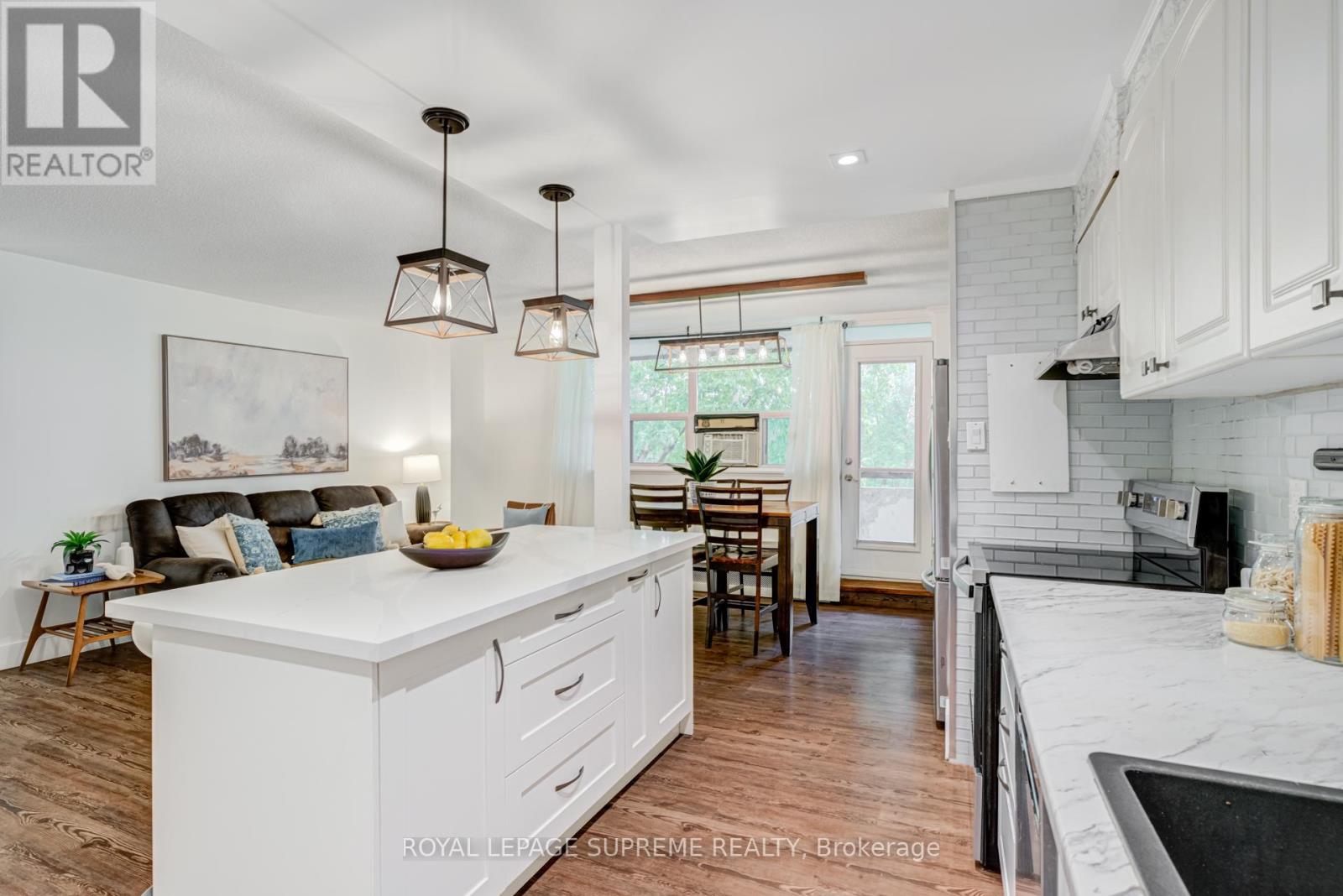 206 - 541 Blackthorn Avenue, Toronto, Ontario  M6M 5A6 - Photo 11 - W12452581