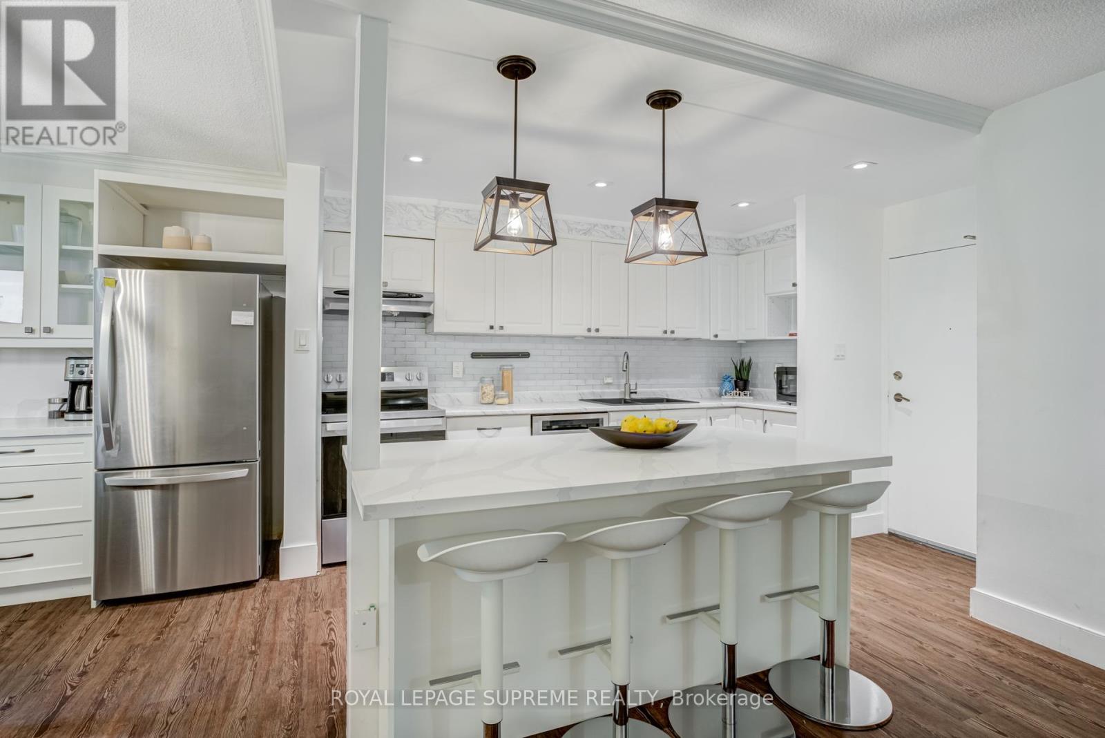 206 - 541 Blackthorn Avenue, Toronto, Ontario  M6M 5A6 - Photo 7 - W12452581